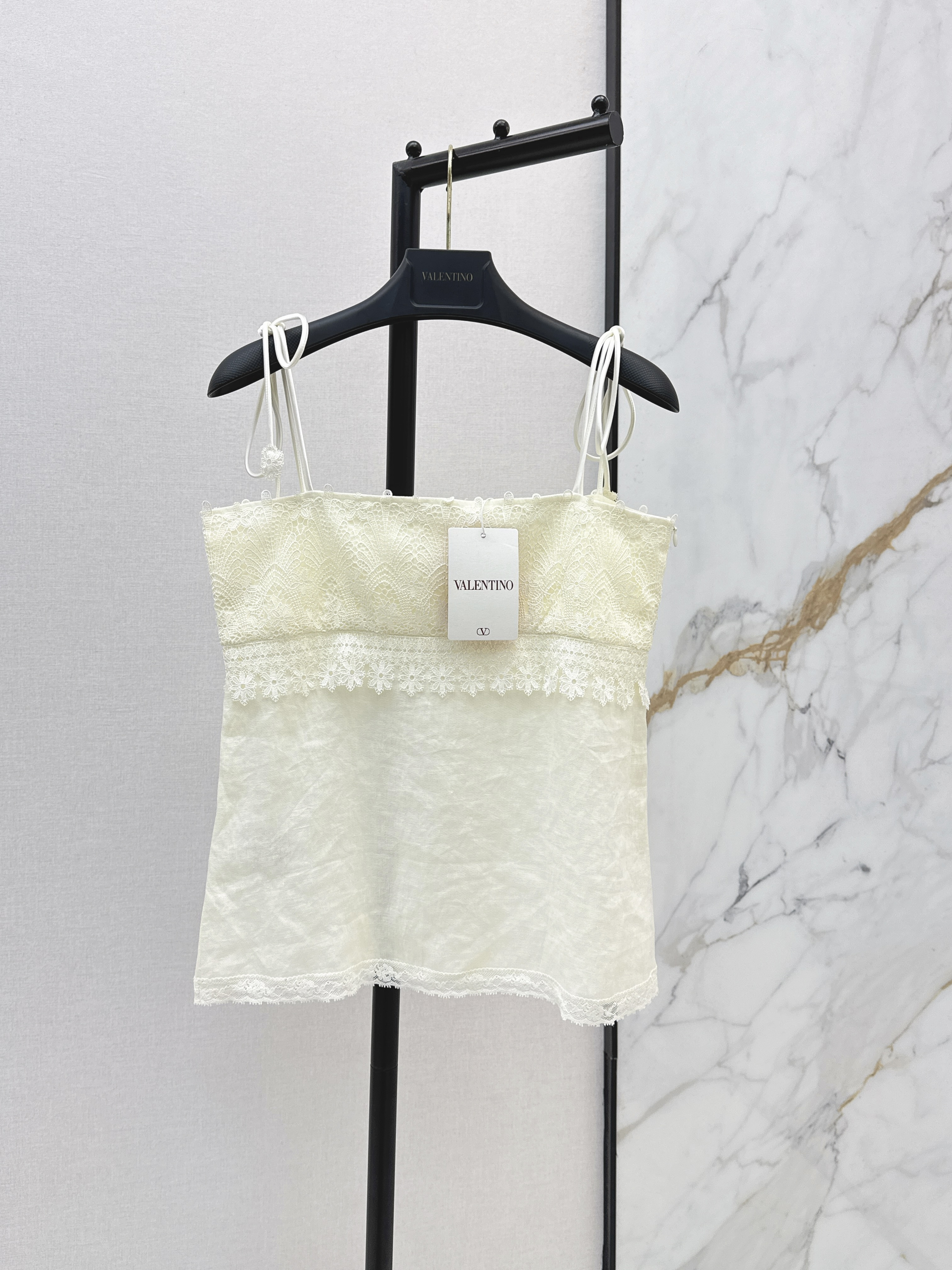 Val New lace tupe top