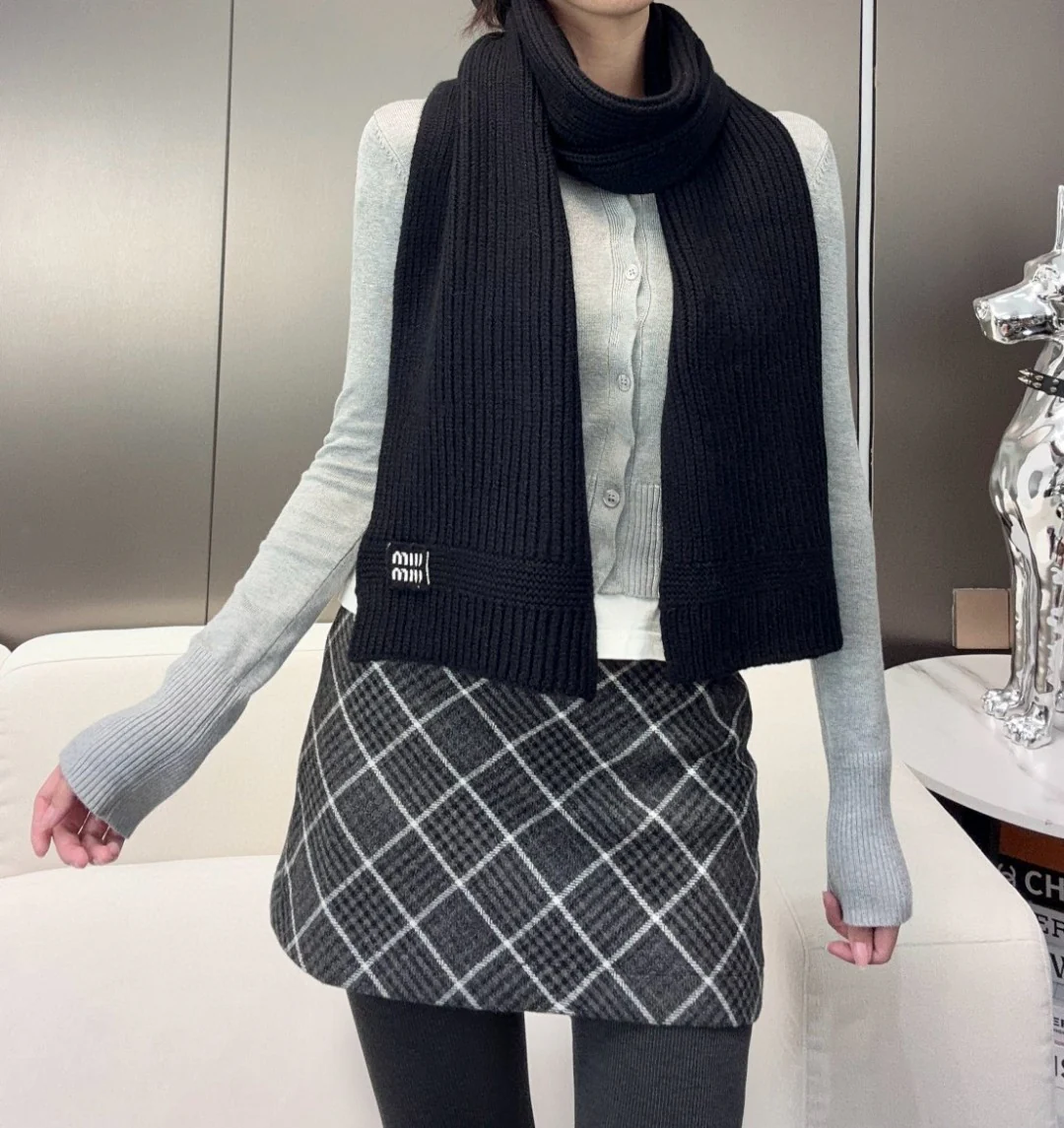 Miu New Scarf