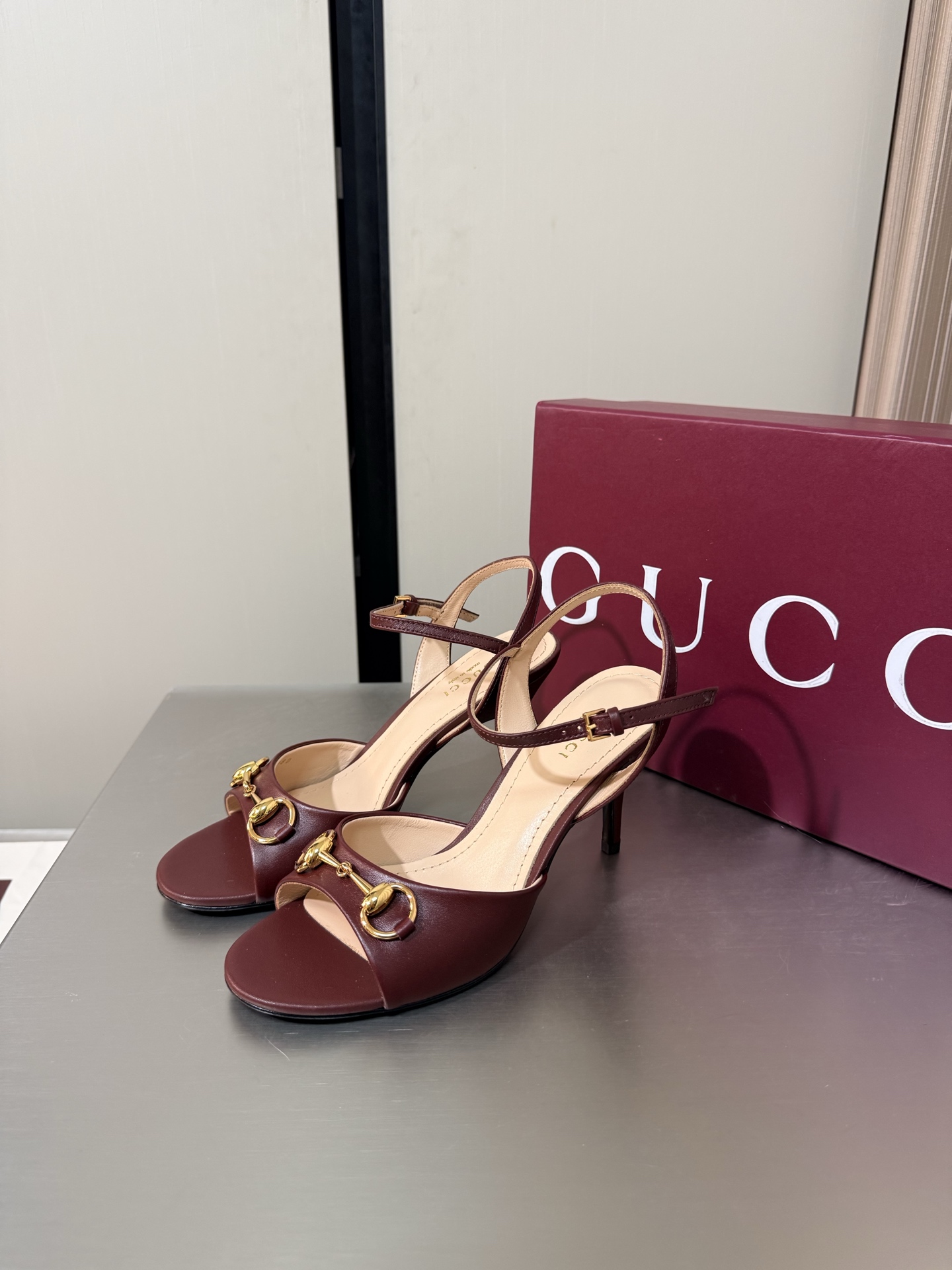 Gucc New Thin-heeled round-toe shoes