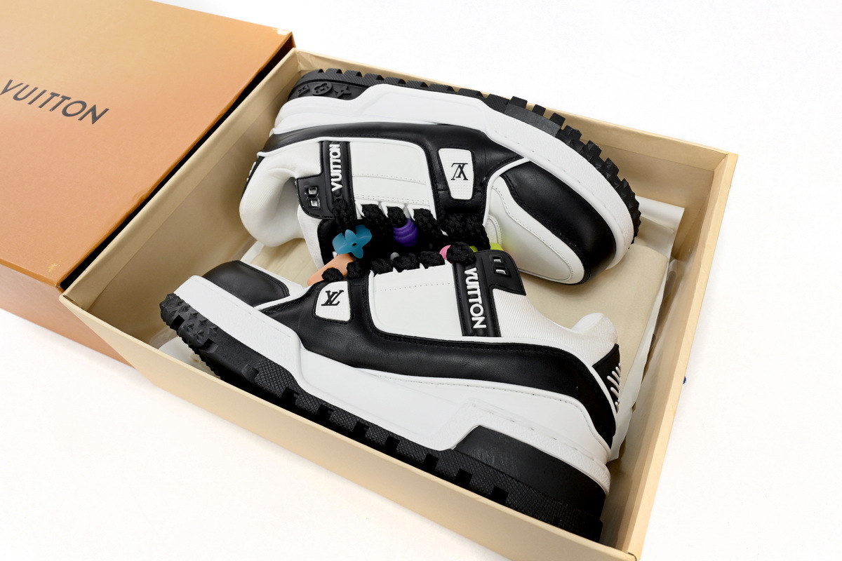 Pkkicks God Batch LOUIS VUITTON Black And White 1AB8SD