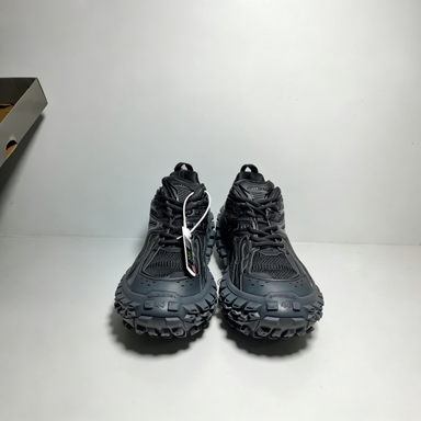 Balenciaga Defender Black 685613 W2RA6 1000