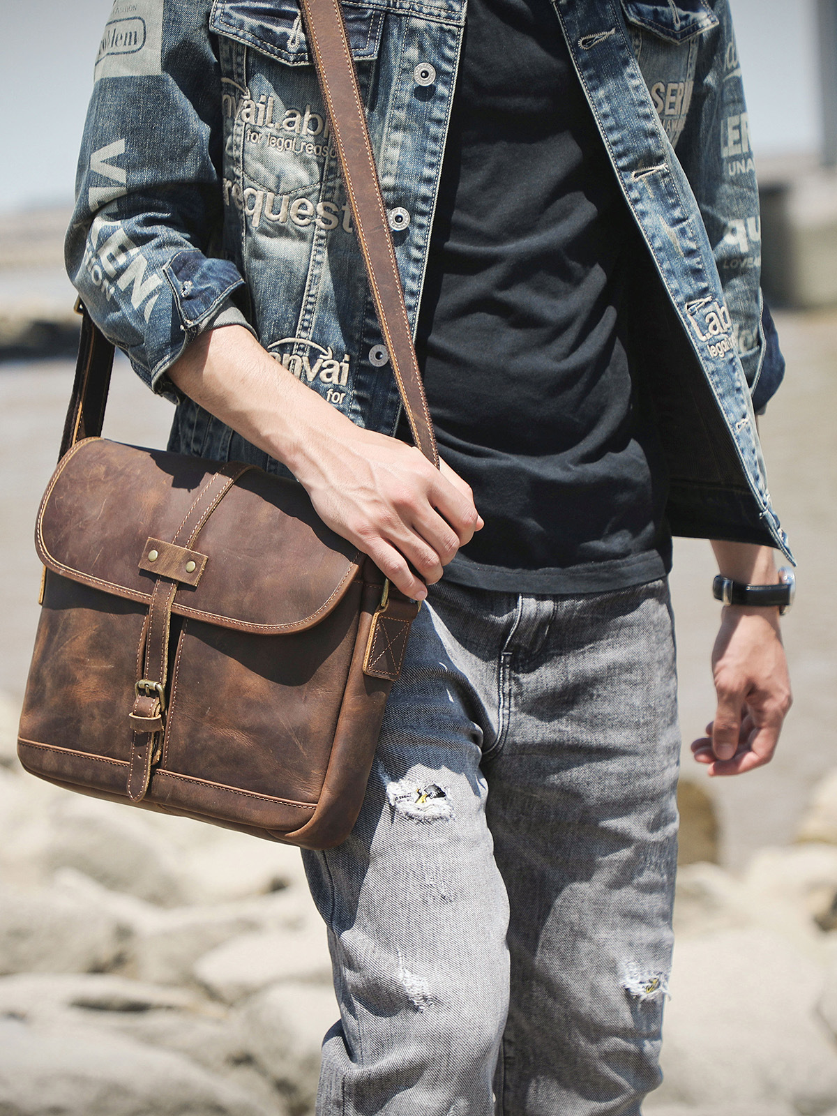 Vintage Tan Leather Messenger Bag - Timeless Heritage for Urban Professionals