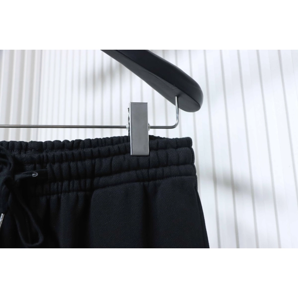 Alo Yoga Cuffed Sweatpants black
