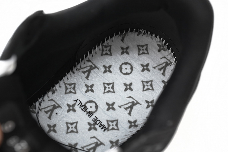 Pkkicks God Batch LOUIS VUITTON Trainer All Black Embossing 1AARER