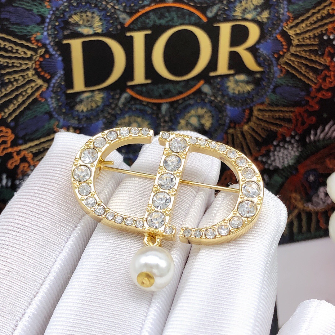 CD New Brooch