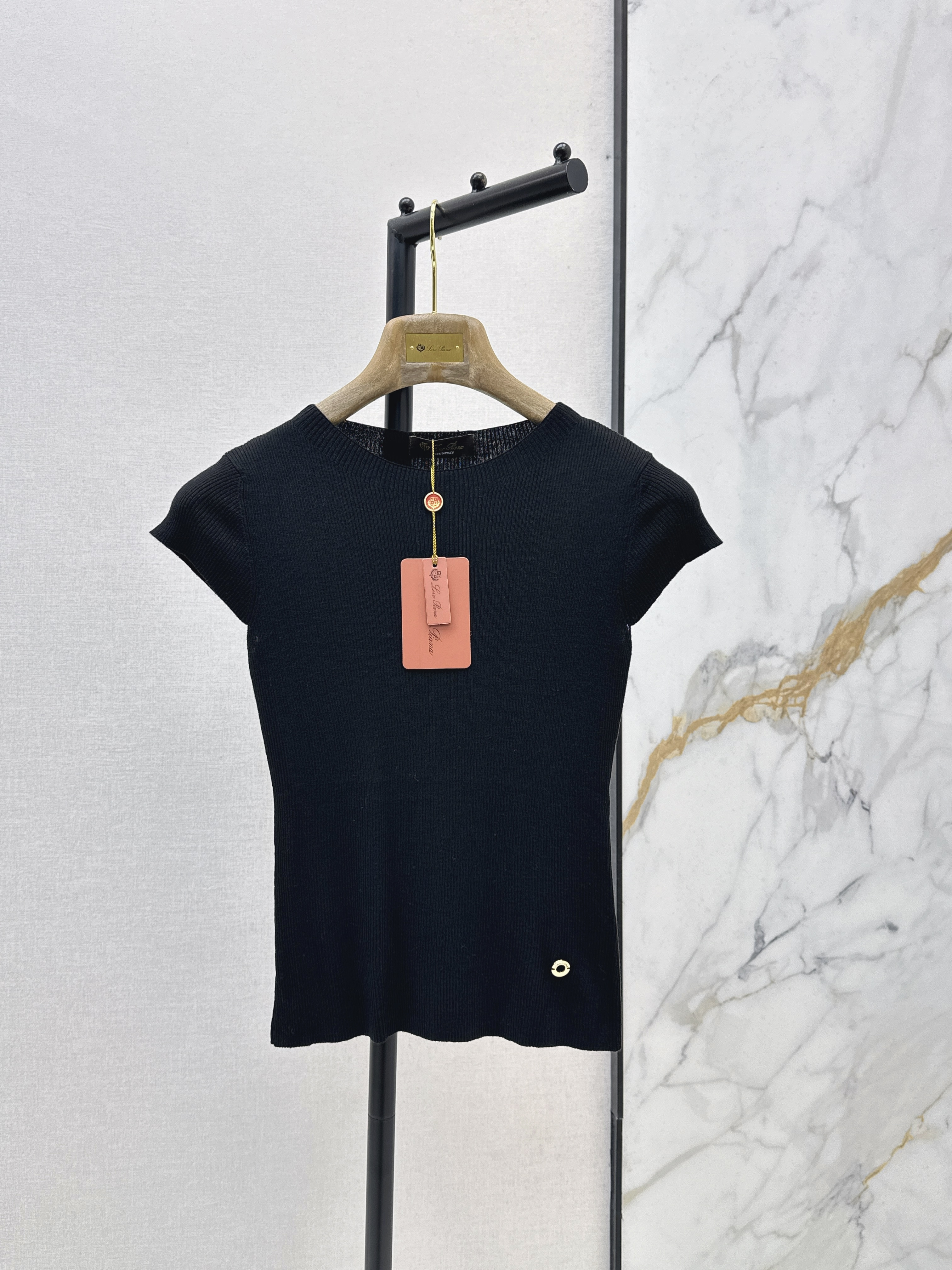 Loro New sleeveless knitwear
