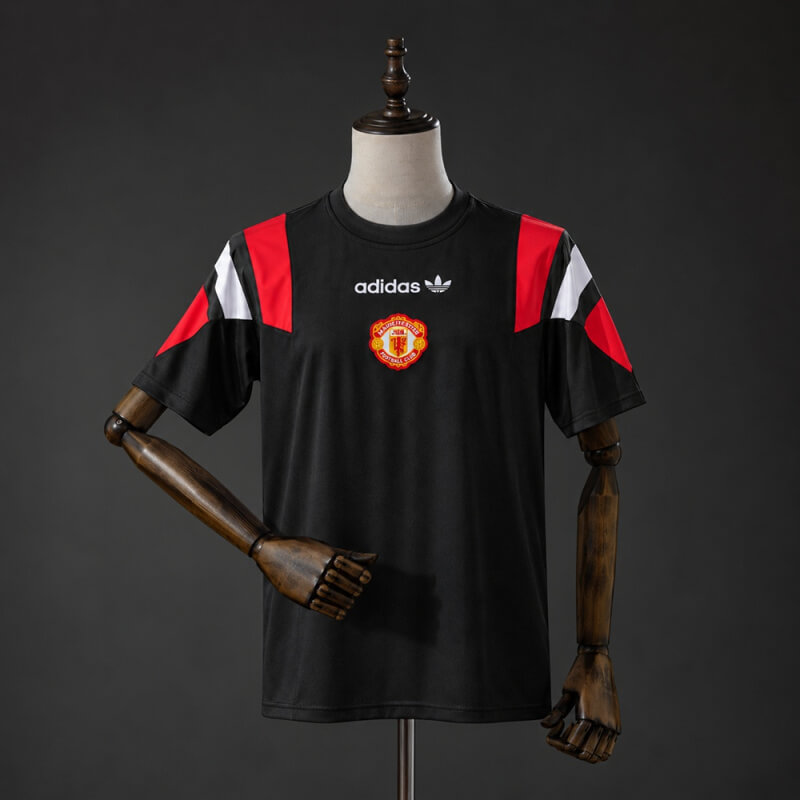 Manchester United 26/27 EQT Black Retro Fan Jersey