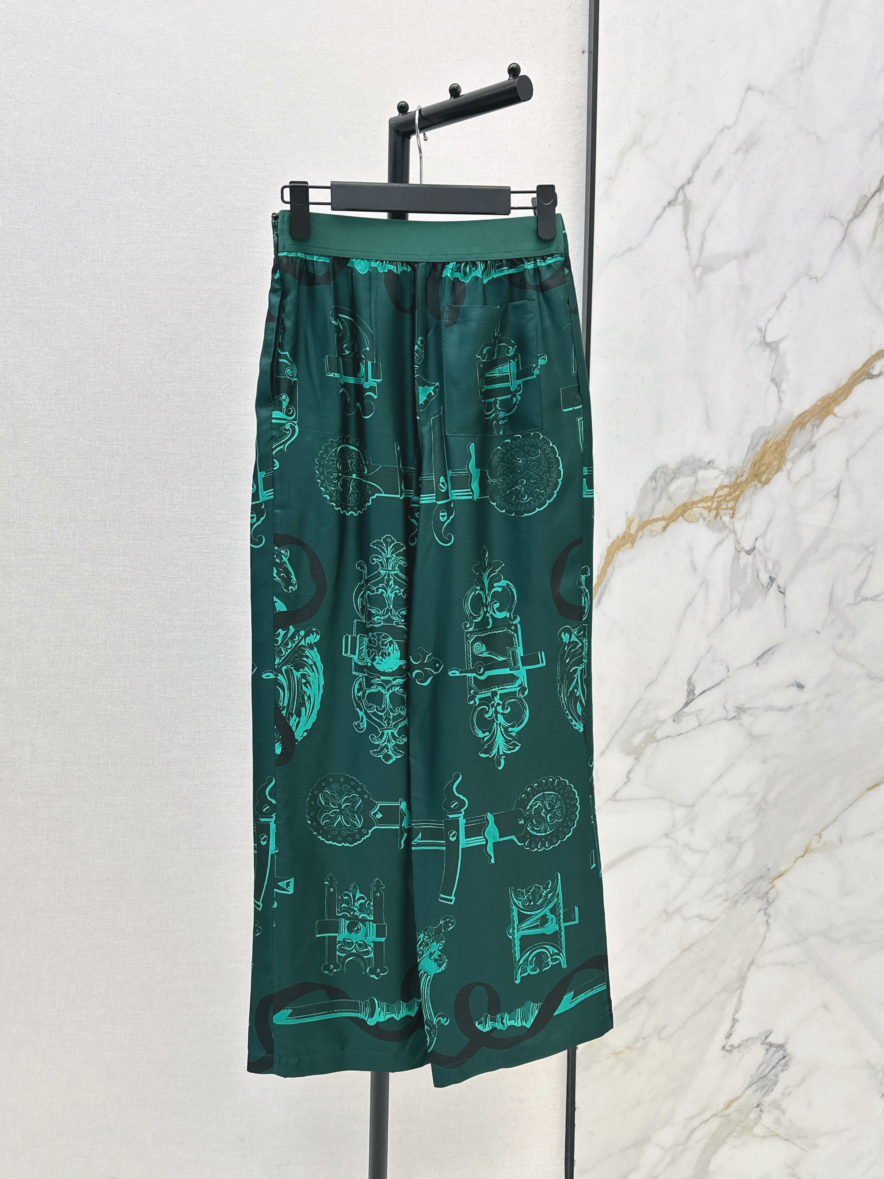 Her New print silk pants