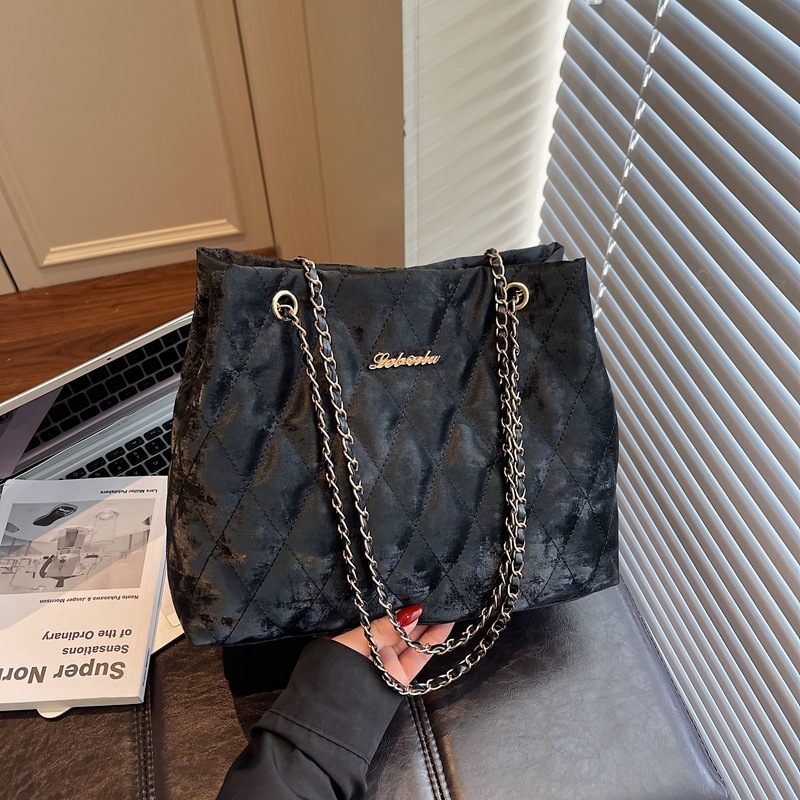 Quilted Chain Bag