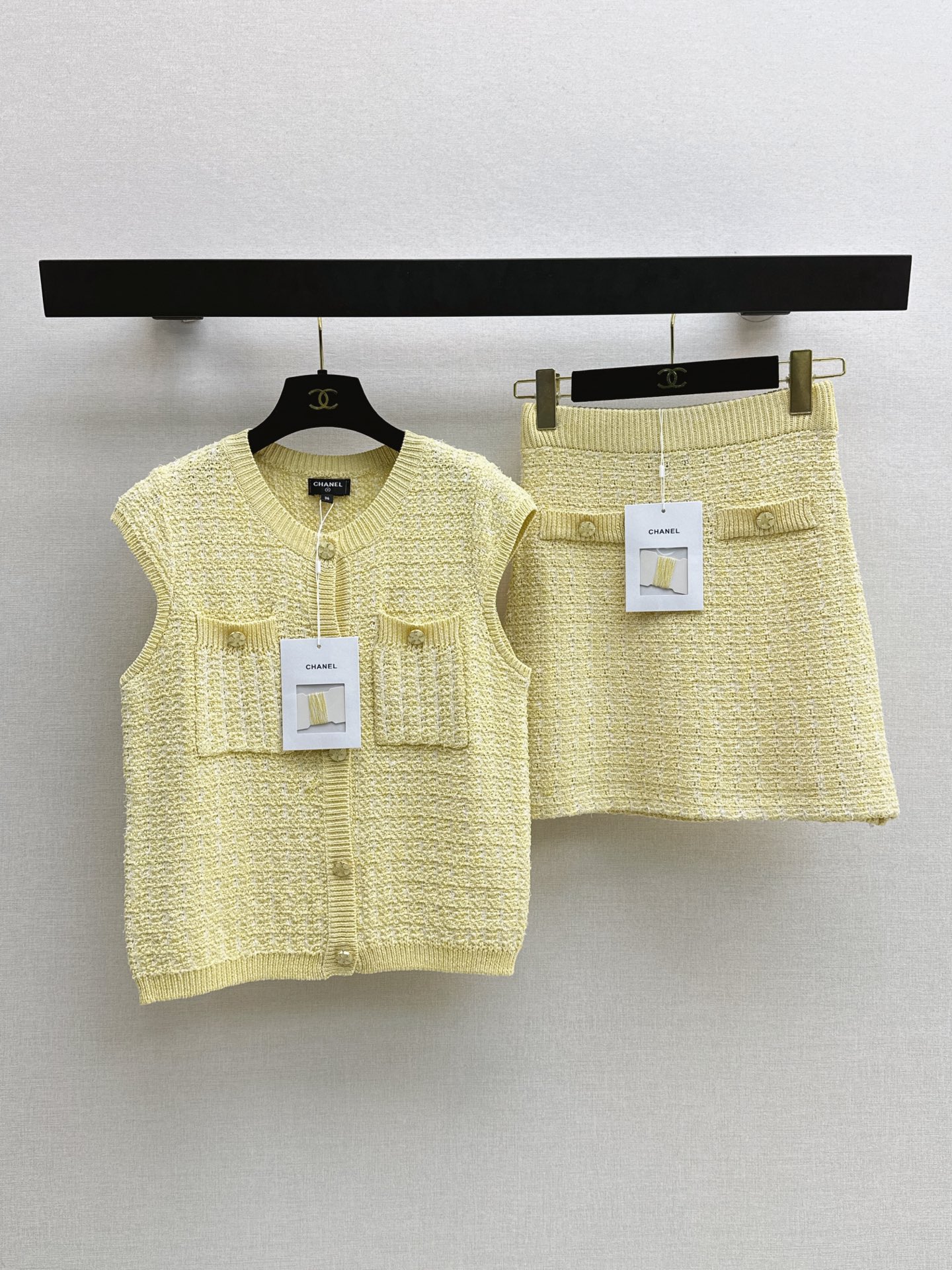 Chan New Sleeveless Knit Cardigan+Skirt Set
