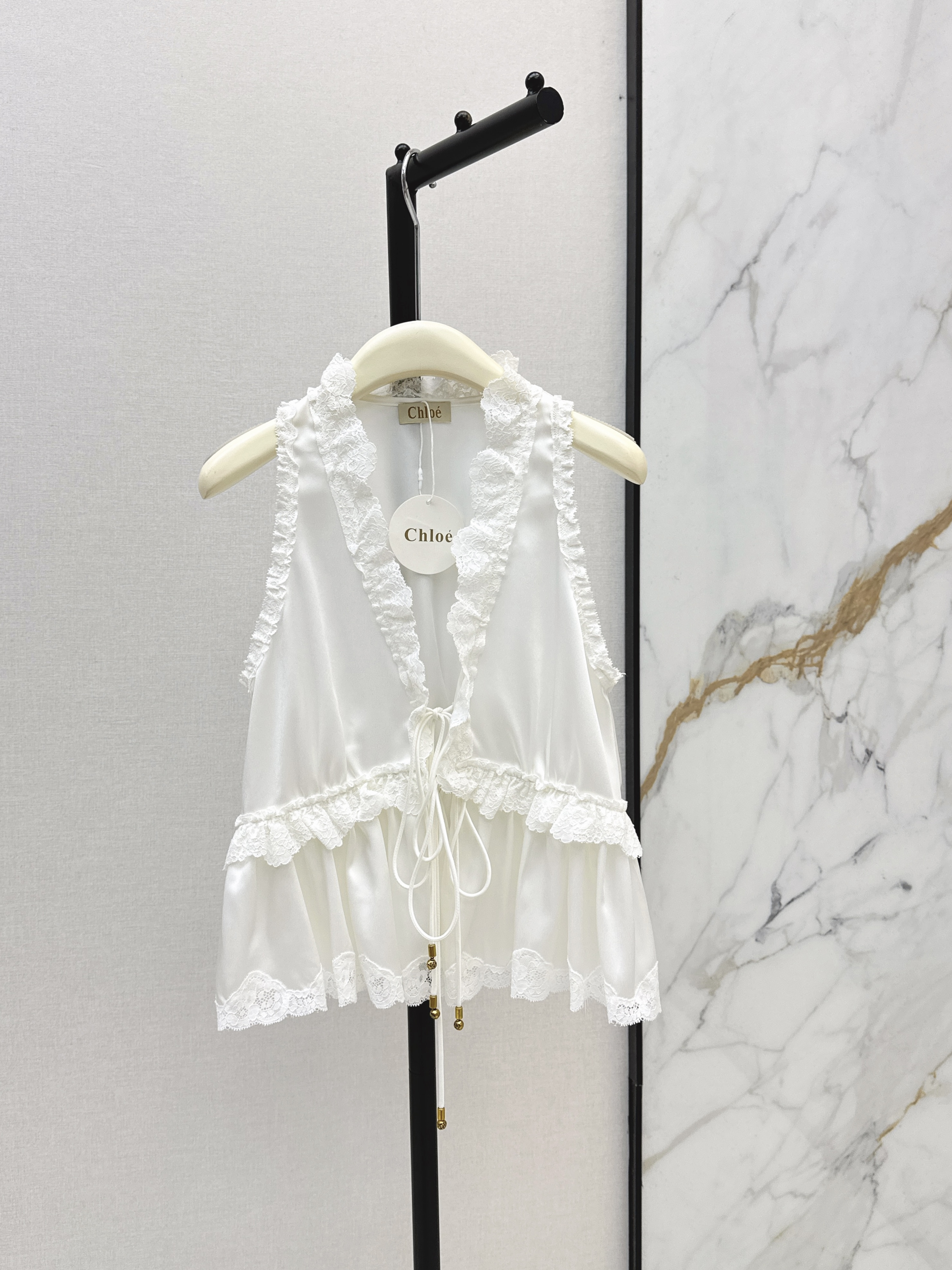 Chol New Sleeveless lace top