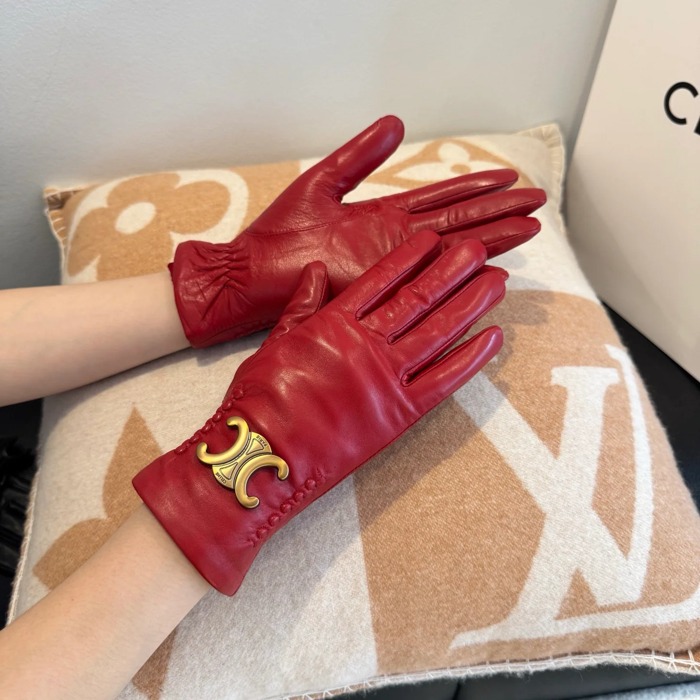 Celi New Sheepskin gloves