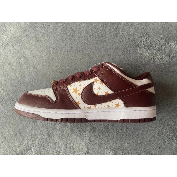 Supreme x Nike SB Dunk Low 