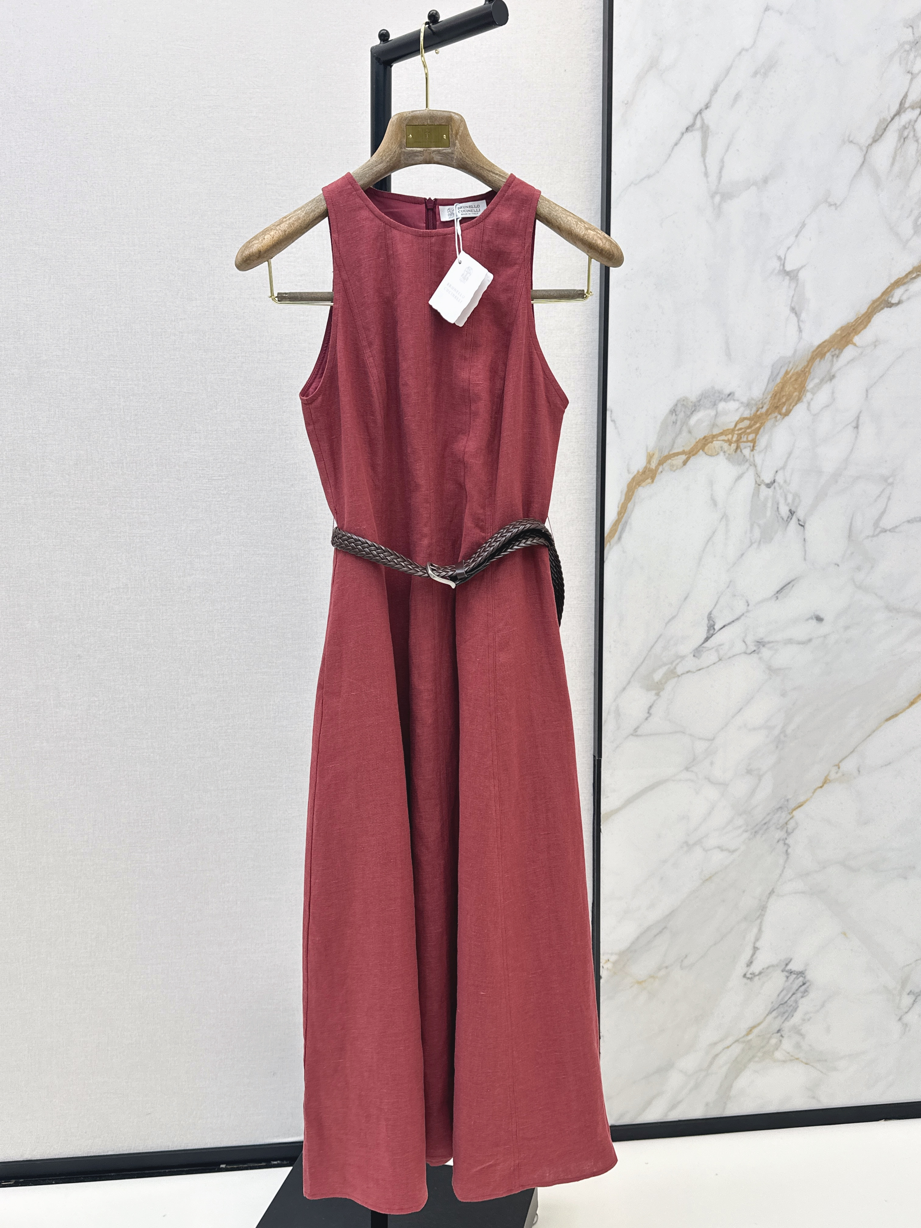 Brun New sleeveless dress