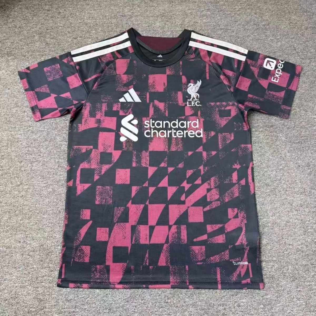 Liverpool 26-27 away fan version