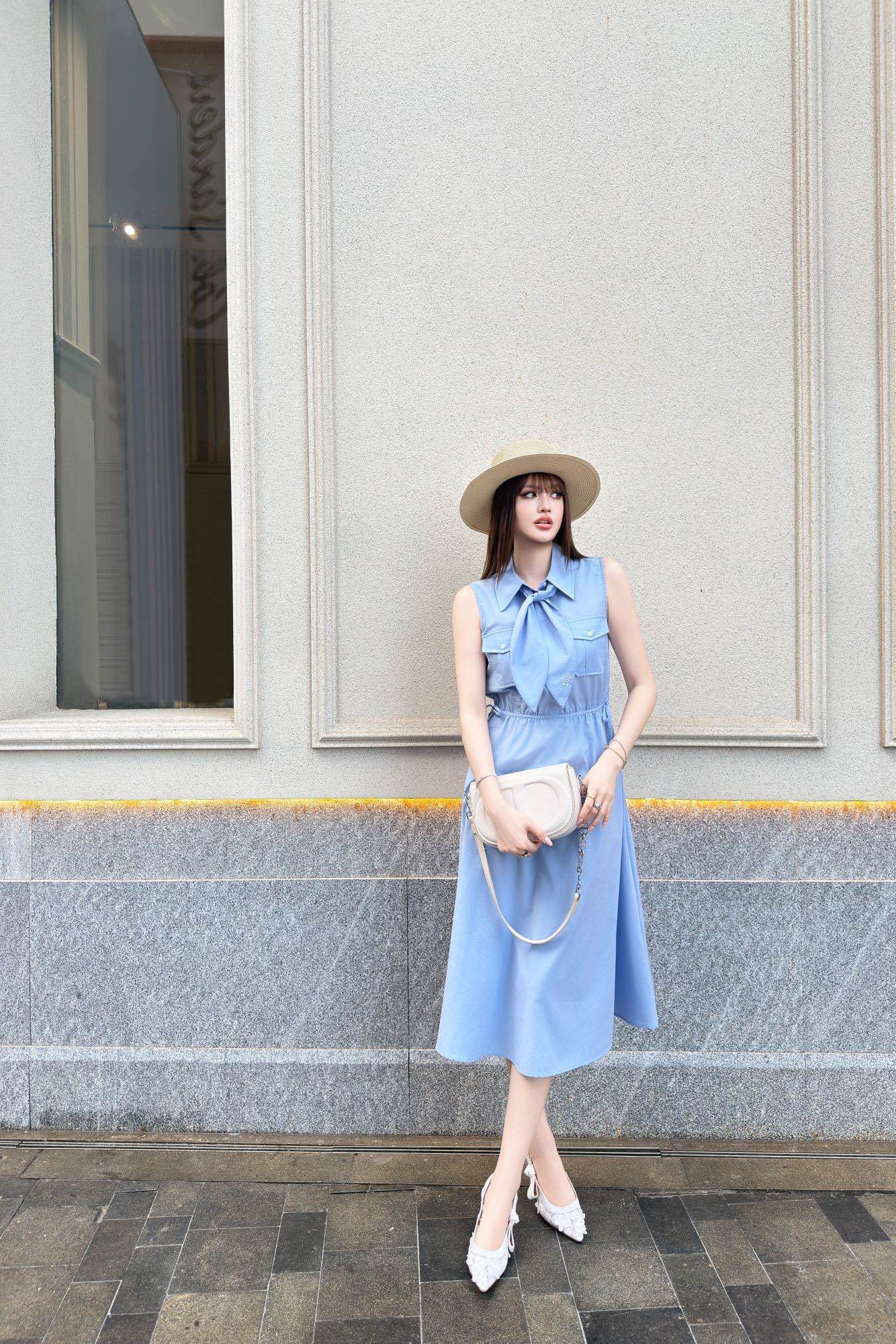 CD New Sleeveless dress with flowing ribbons
