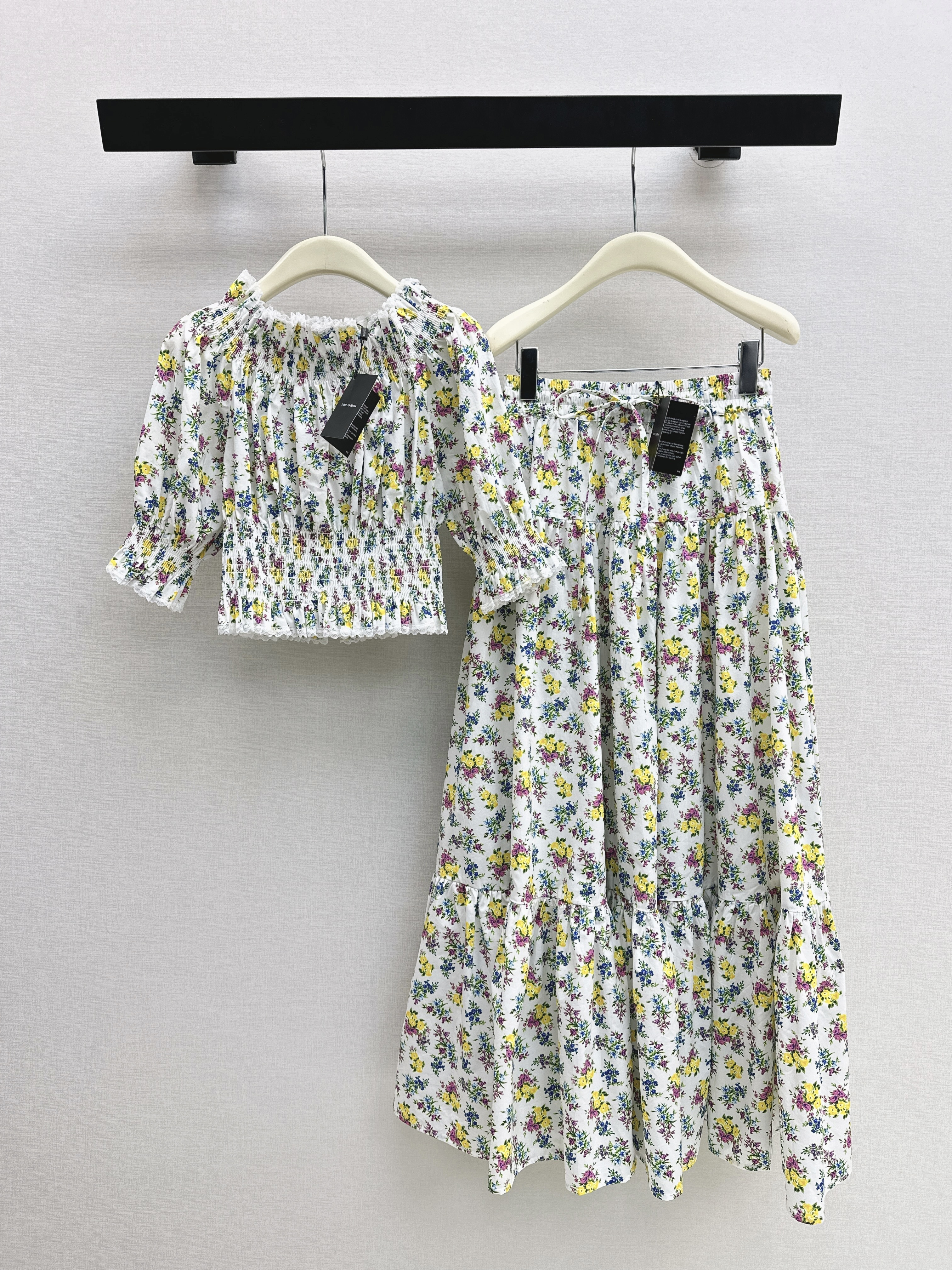 Dolc New off shoulder top skirt set