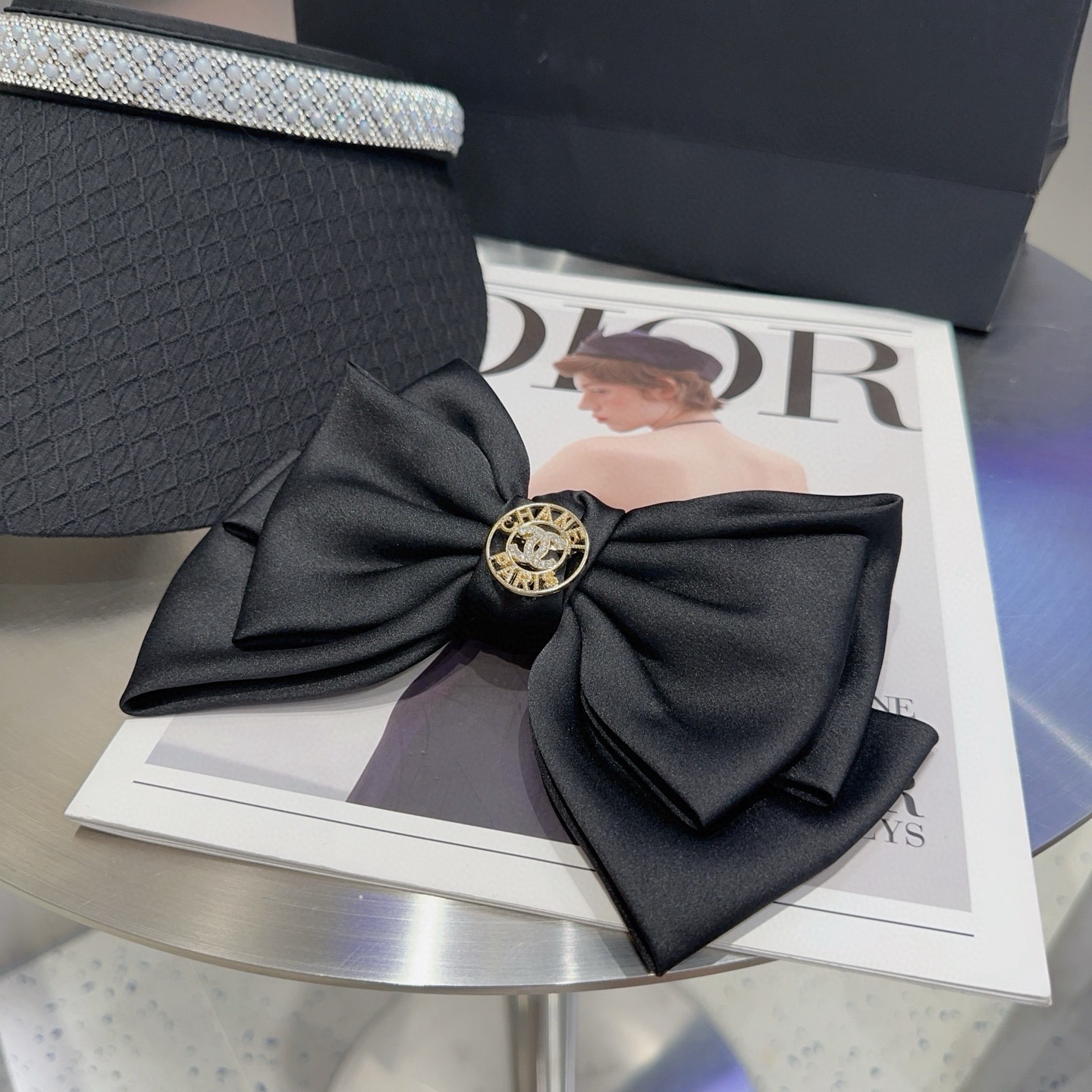 Chan New spring hair clip