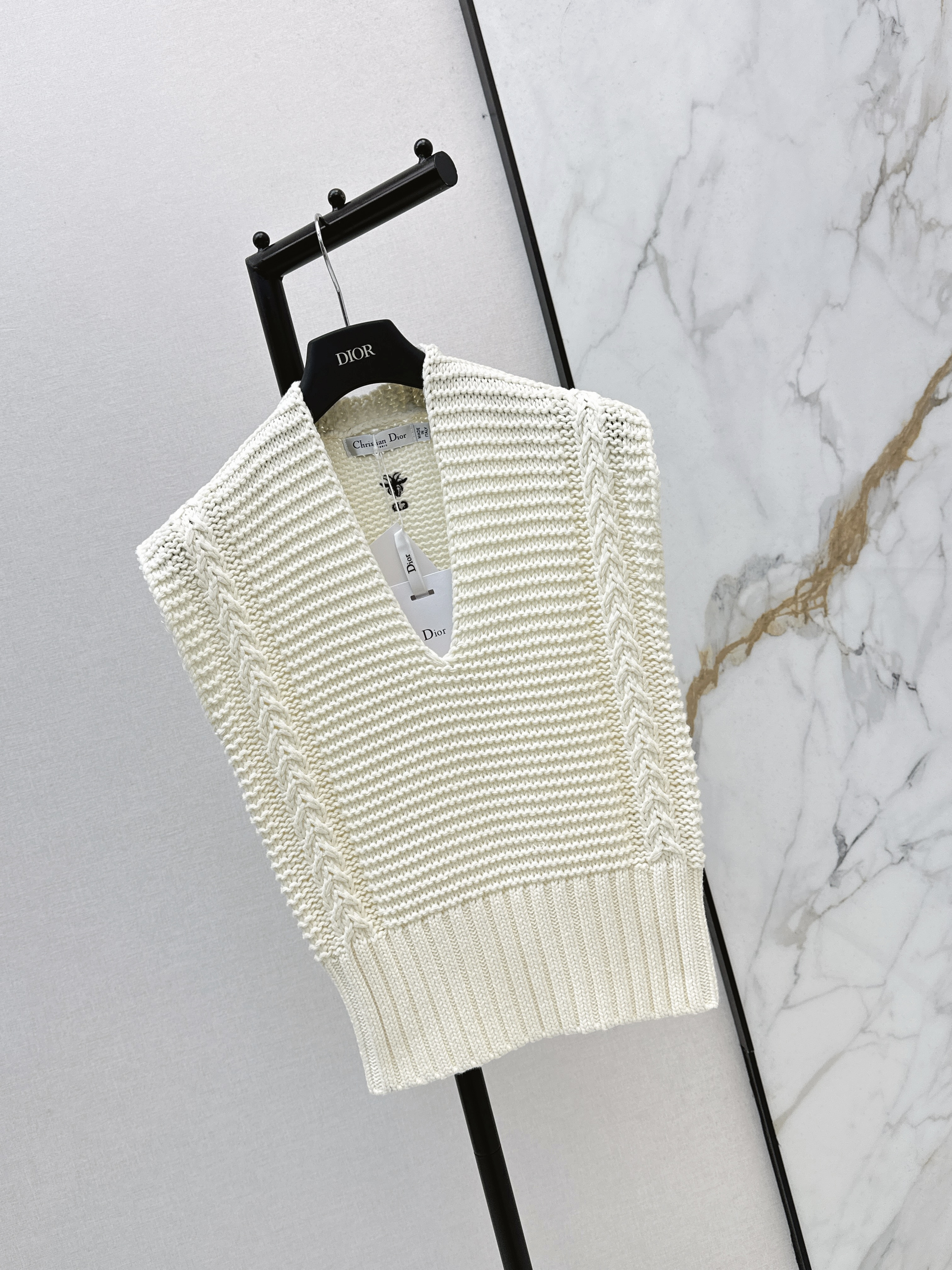 CD New knit vest
