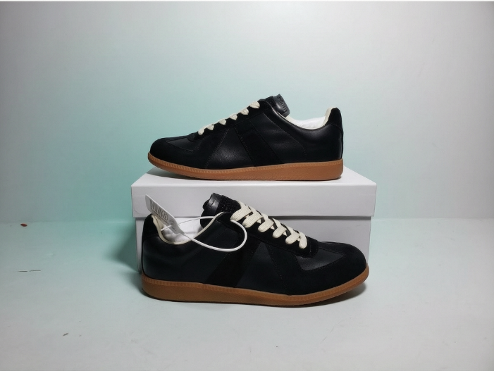 Maison Margiela Replica low-top leather sneakers Black S57WS0236P1895