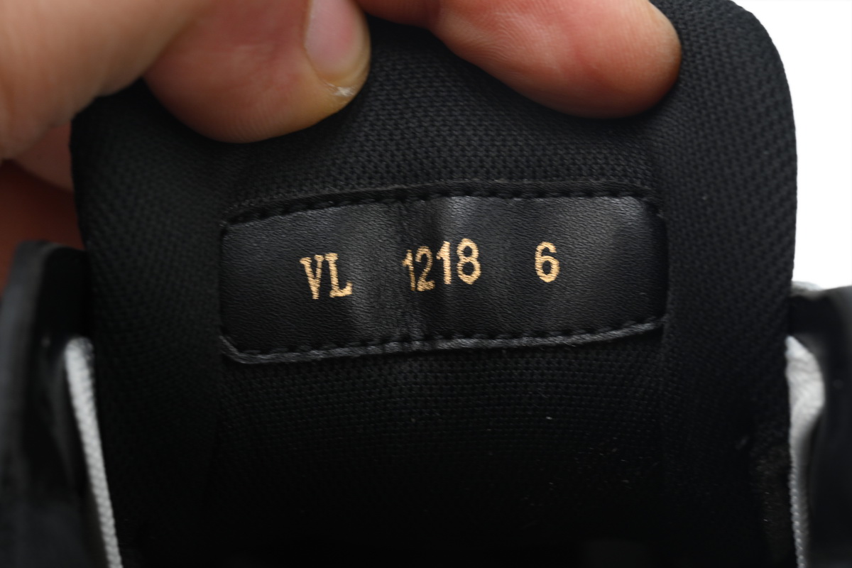 Pkkicks God Batch LOUIS VUITTON Trainer All Black Embossing 1AARER