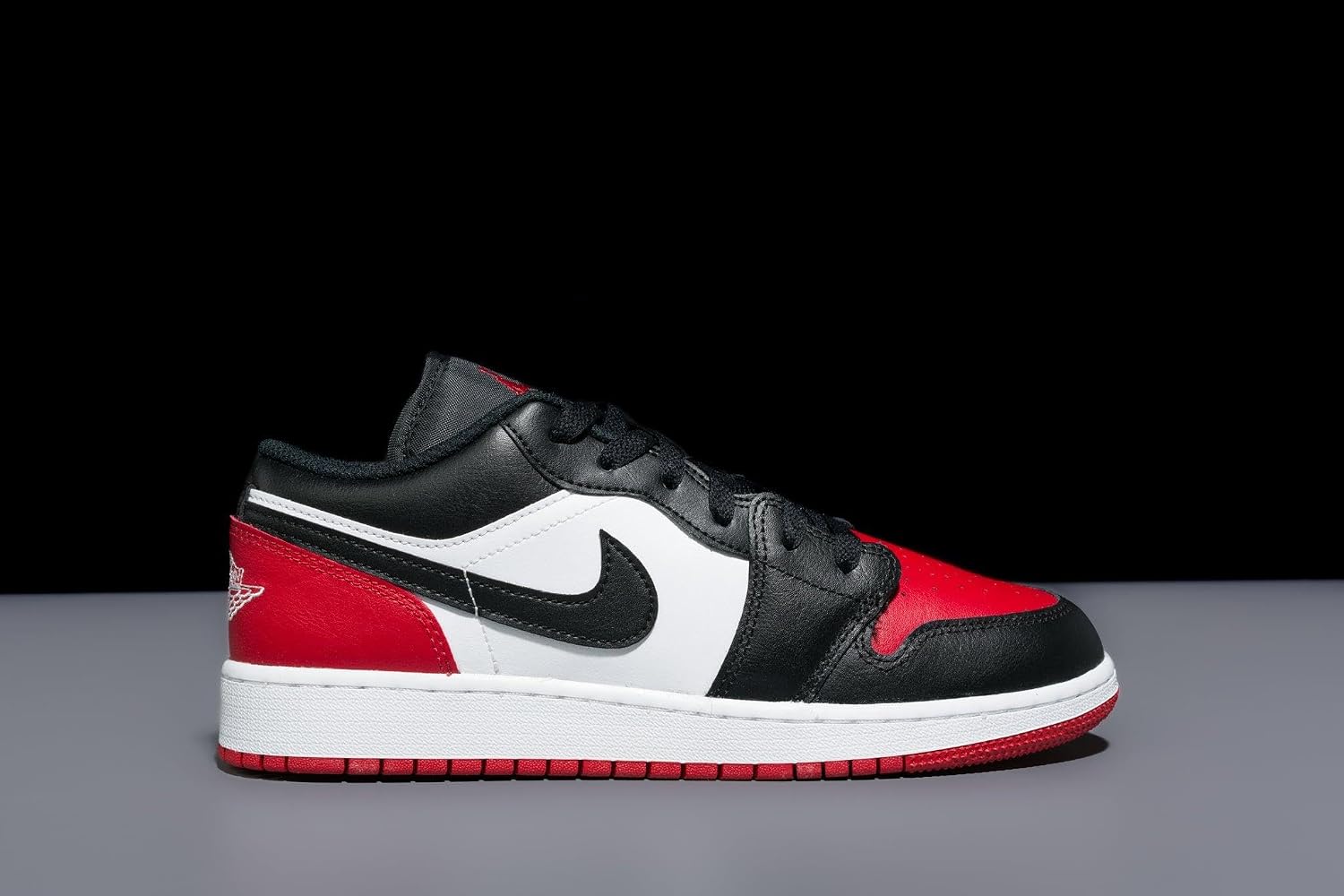 Jordan Big Kid's Air 1 Low White/Black-Varisty Red-White (553560 161) (Jordan Big Kid's Air 1 Low White/Black-Varisty Red-White (553560 161))