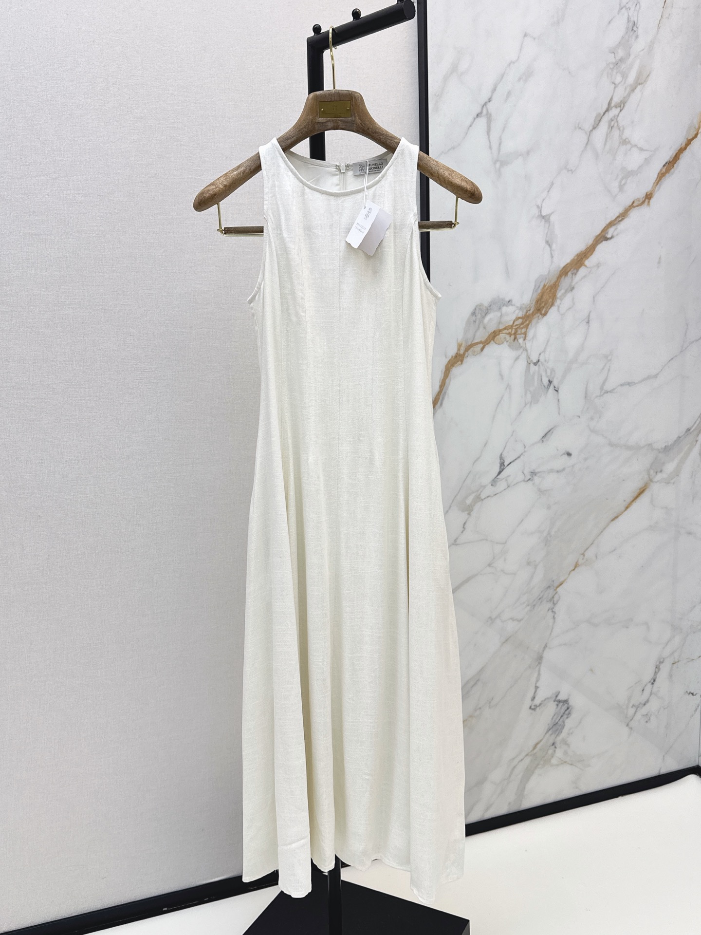 Brun New Sleeveless dress
