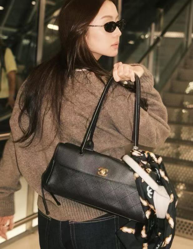 Chan New 26s Baguette Shopping Bag