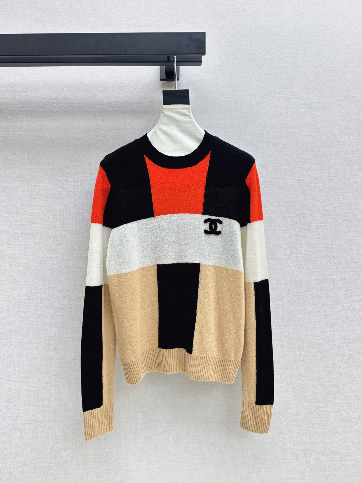 Chan New Color-block sweater
