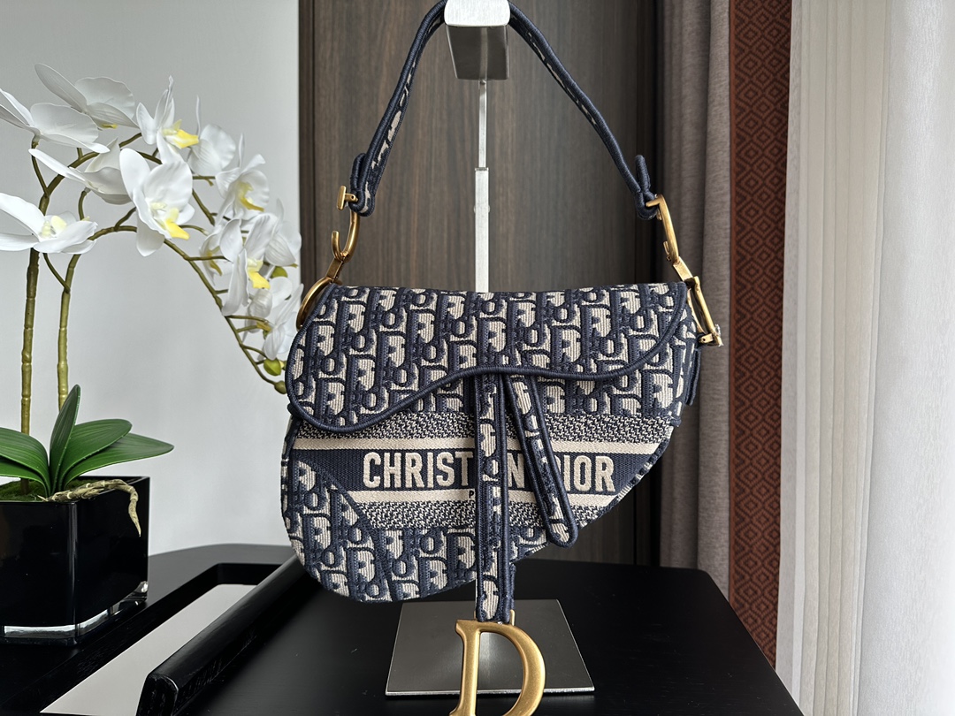 CD New single shoulder bag