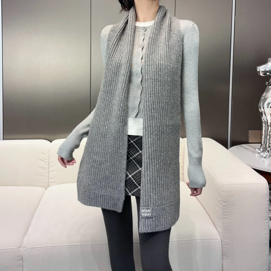 Miu New Scarf