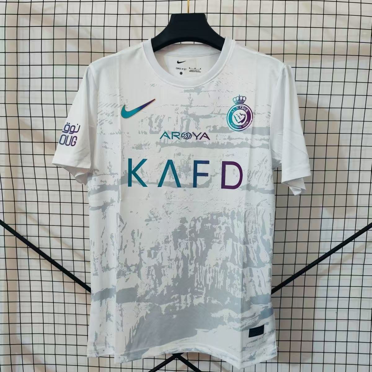 Victoria de Riad 23 - 24 versión de aficionados de la camiseta de dos invitados