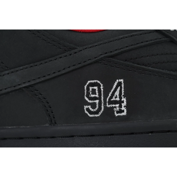 The Powerpuff Girls x Nike SB Dunk Low Black HQ8487-001