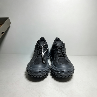 Balenciaga Defender Black 685613 W2RA6 1000