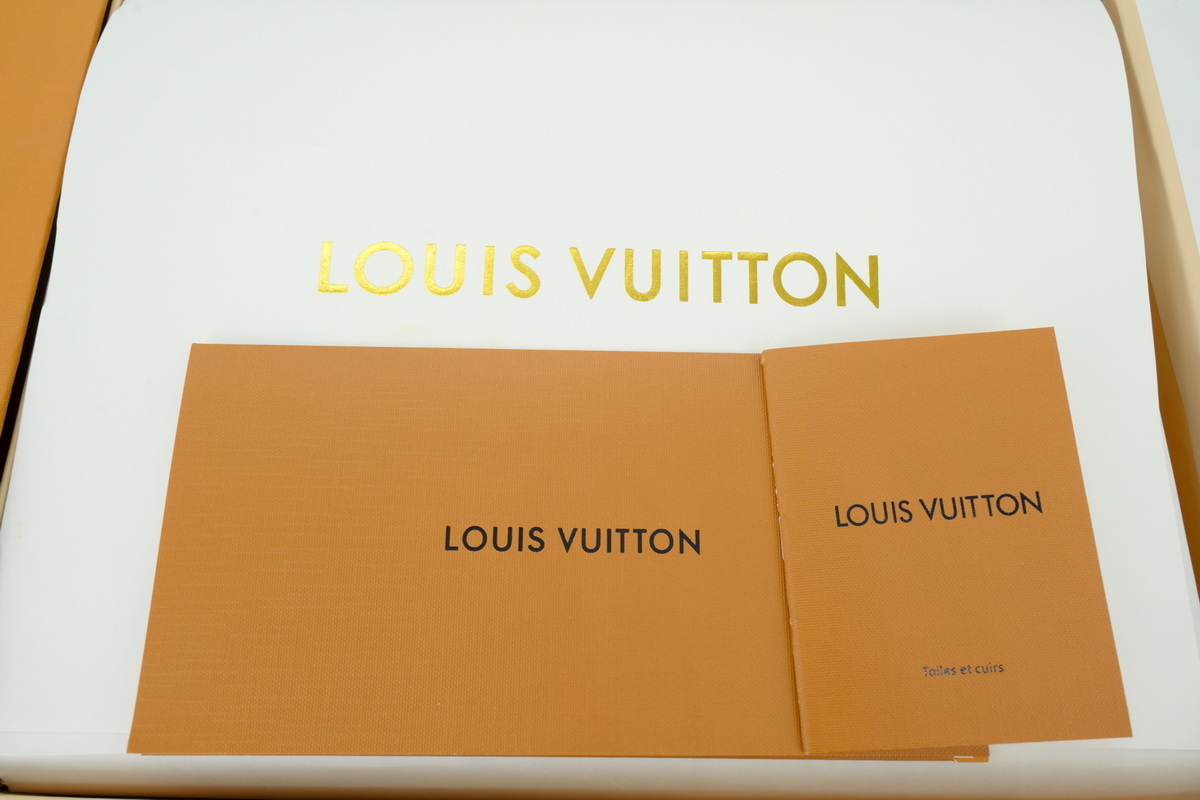 Pkkicks God Batch LOUIS VUITTON Plum Blossom Diamond Blue