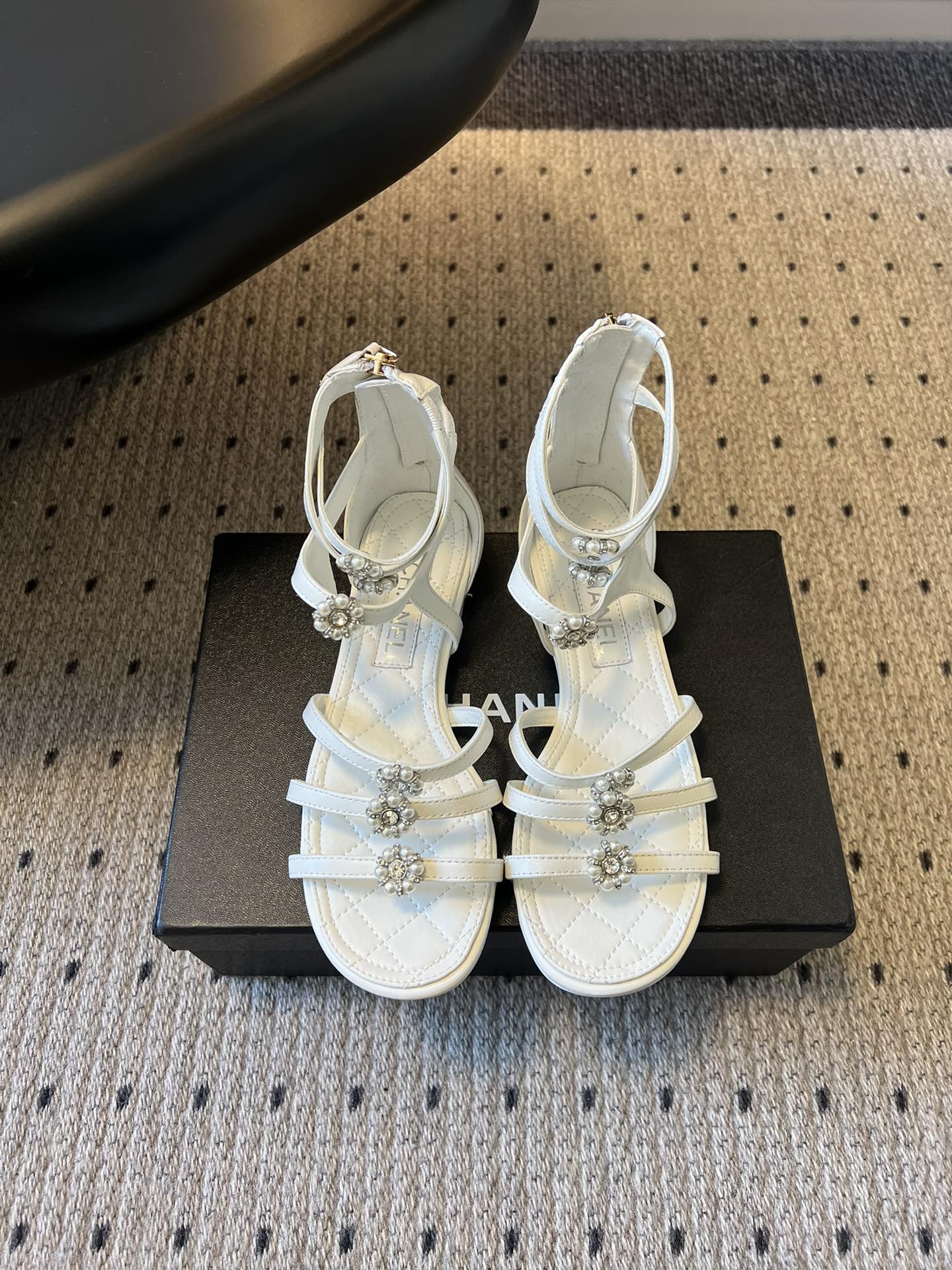 Chan New Rhinestone flat sandals