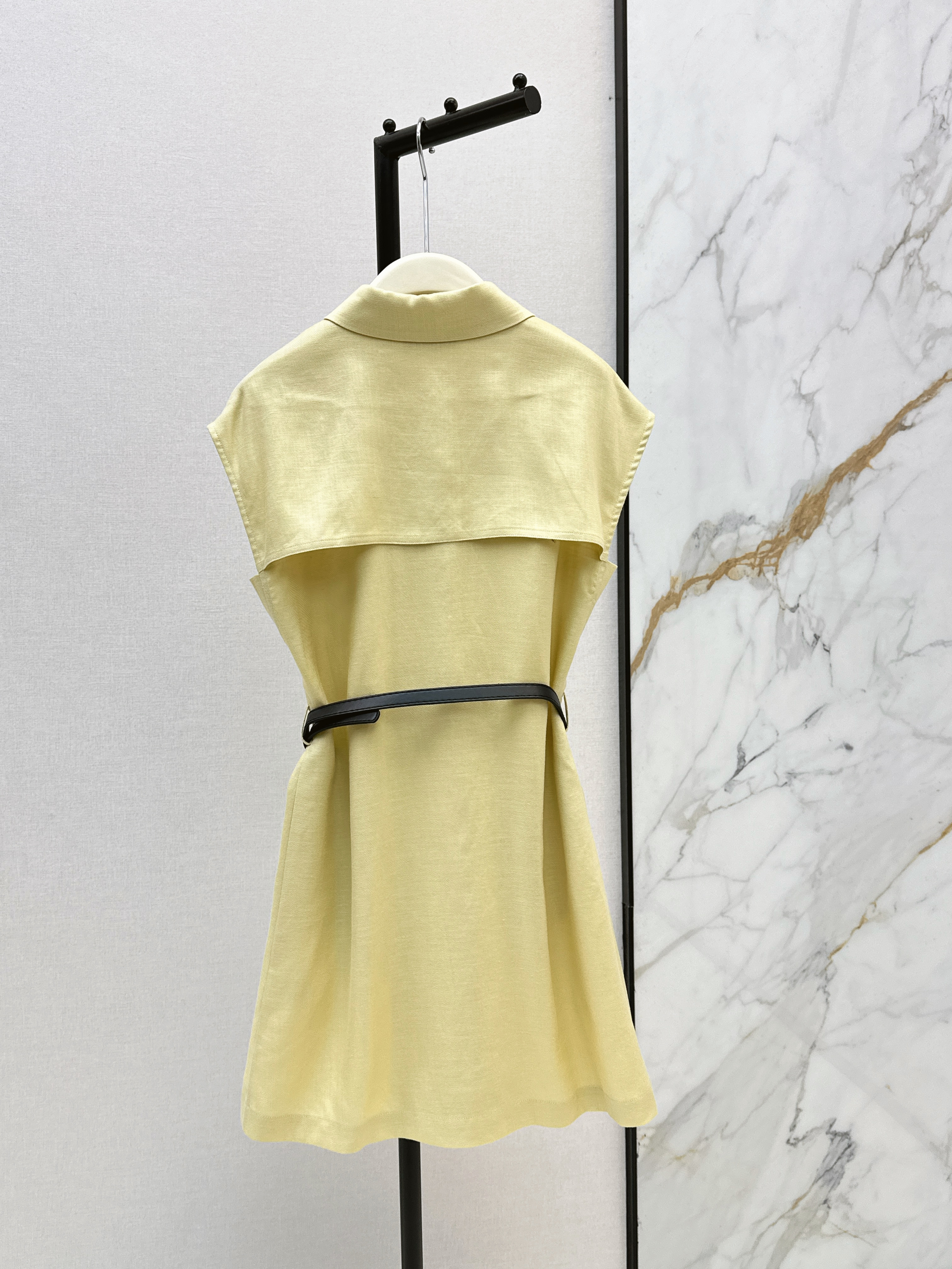 Ral New sleeveless dress