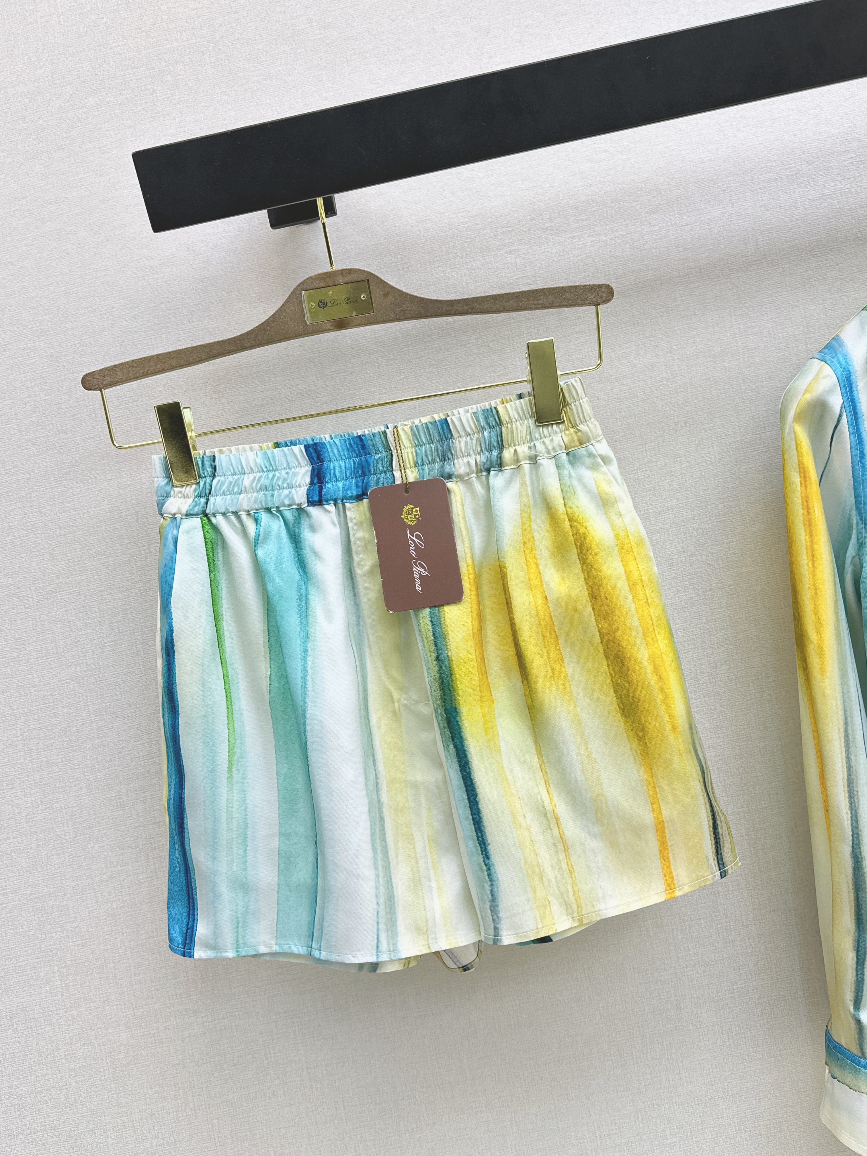 Loro New printed silk shorts