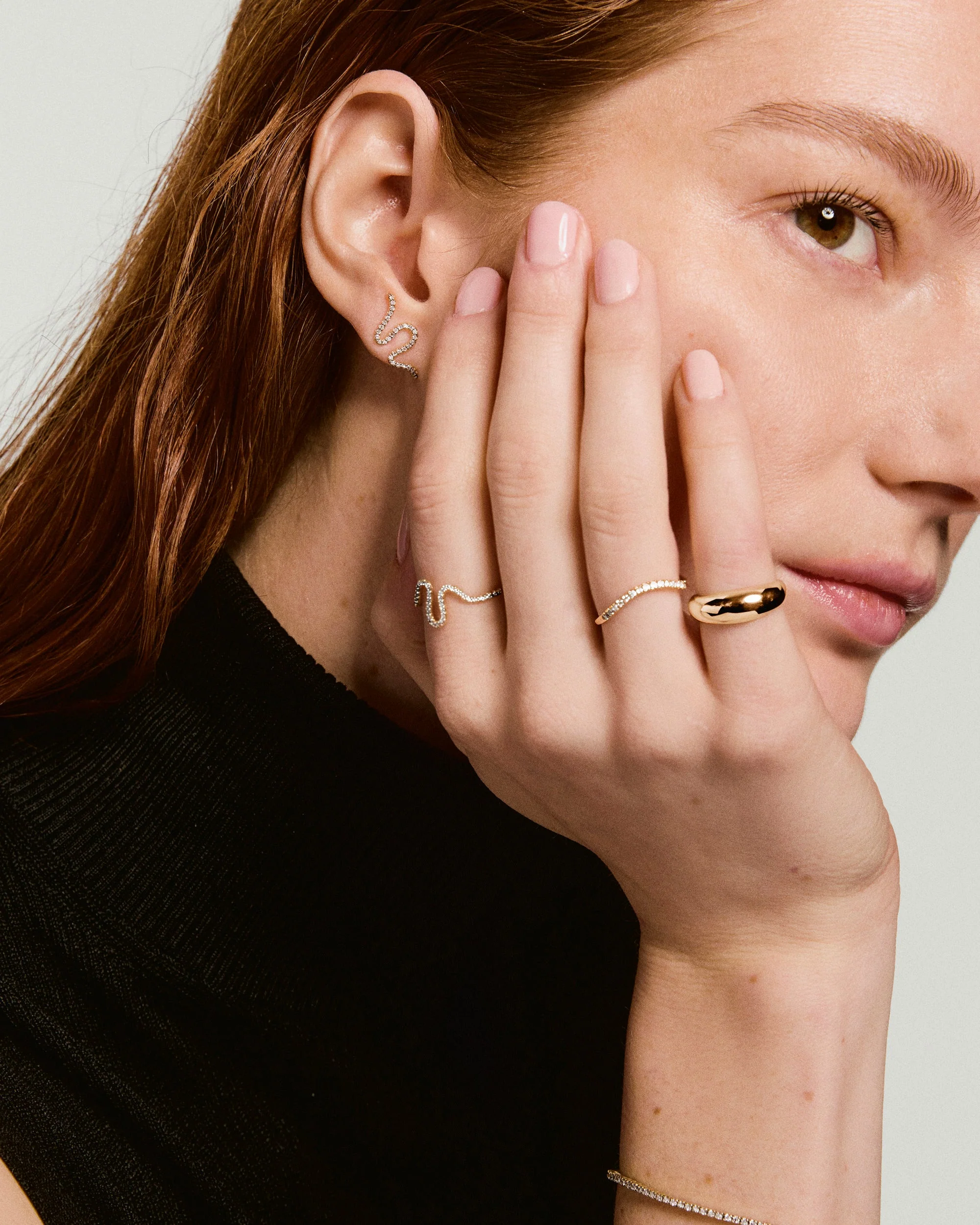 Interconnected Single Wave Pavé Diamond Stud