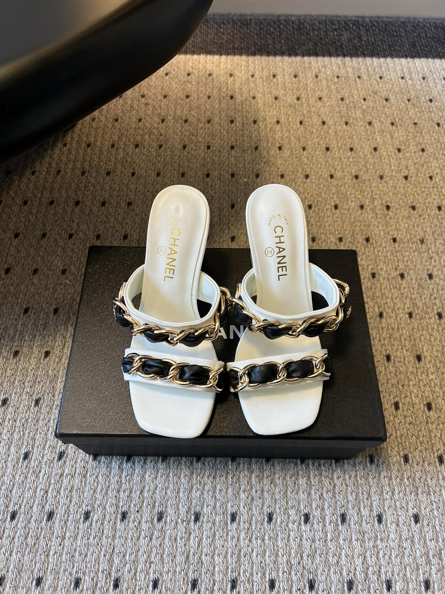 Chan New Square-toe chain high heels