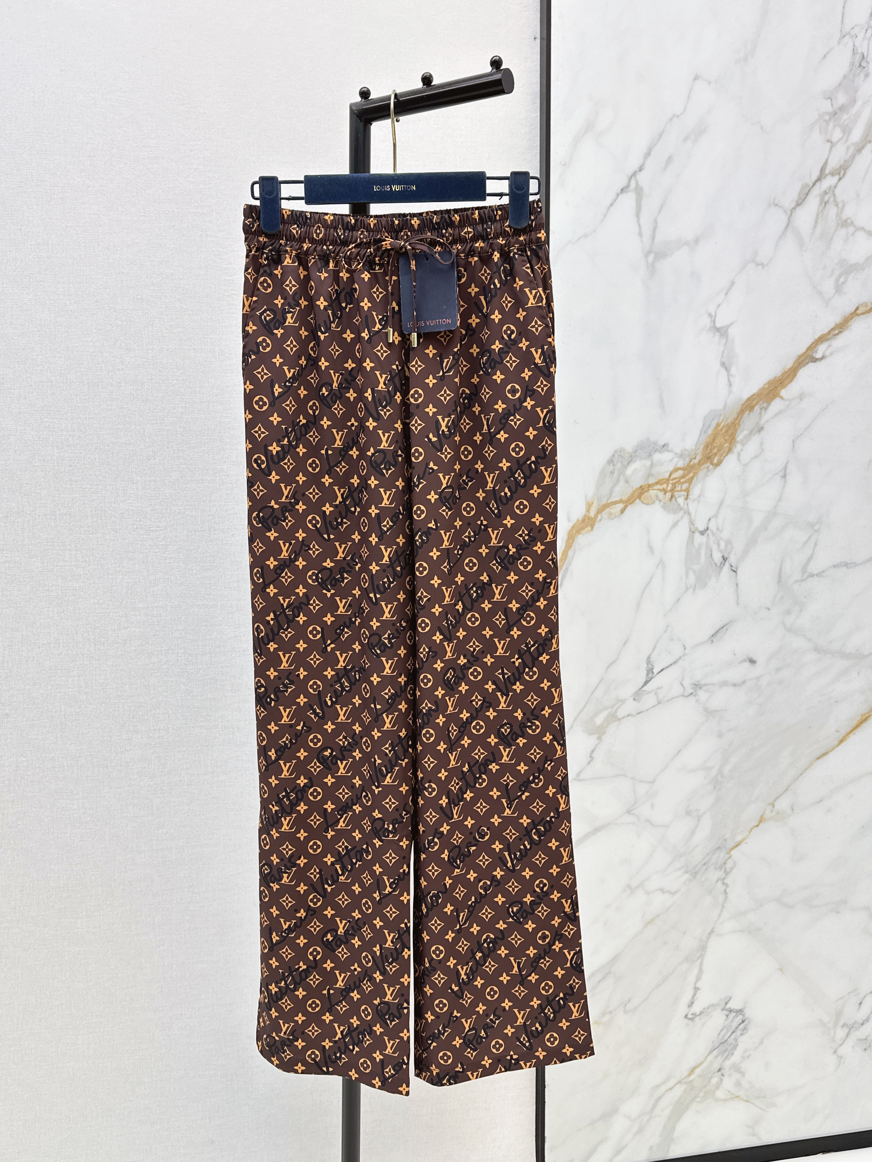 Louis New printed pants