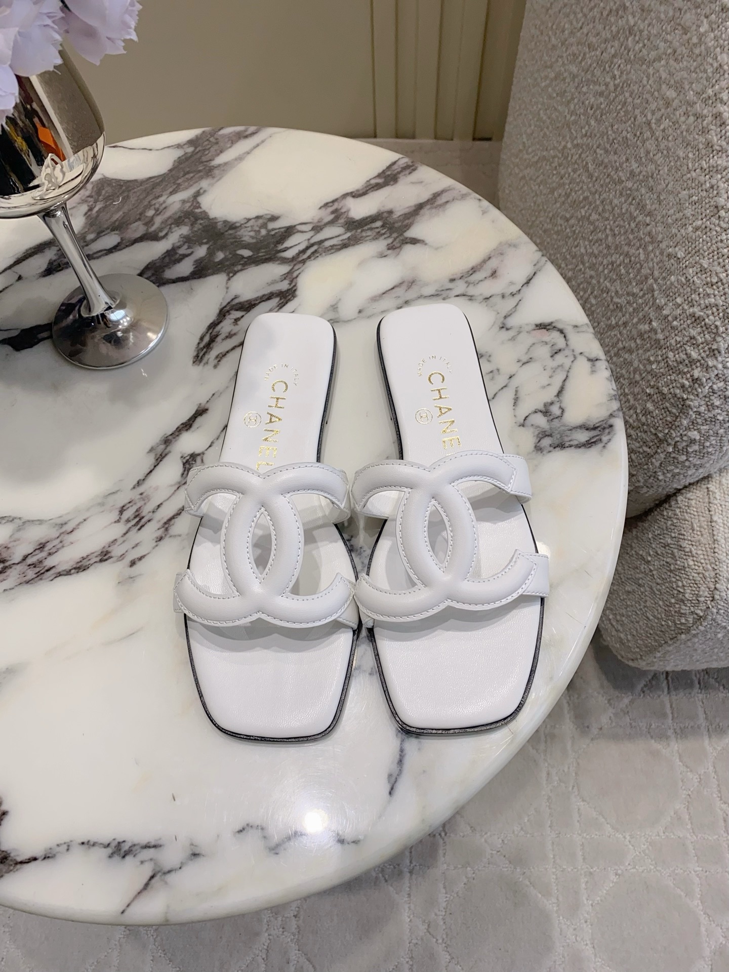 Chan NEW Flat slippers
