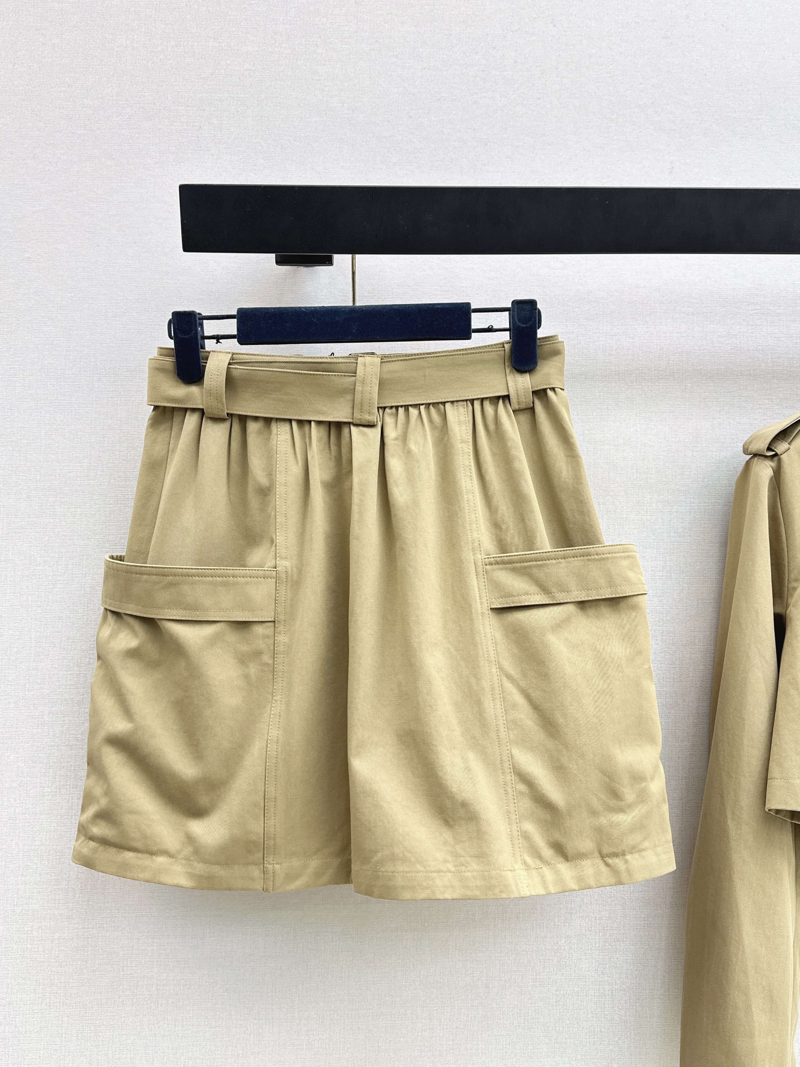 Loui NEW short