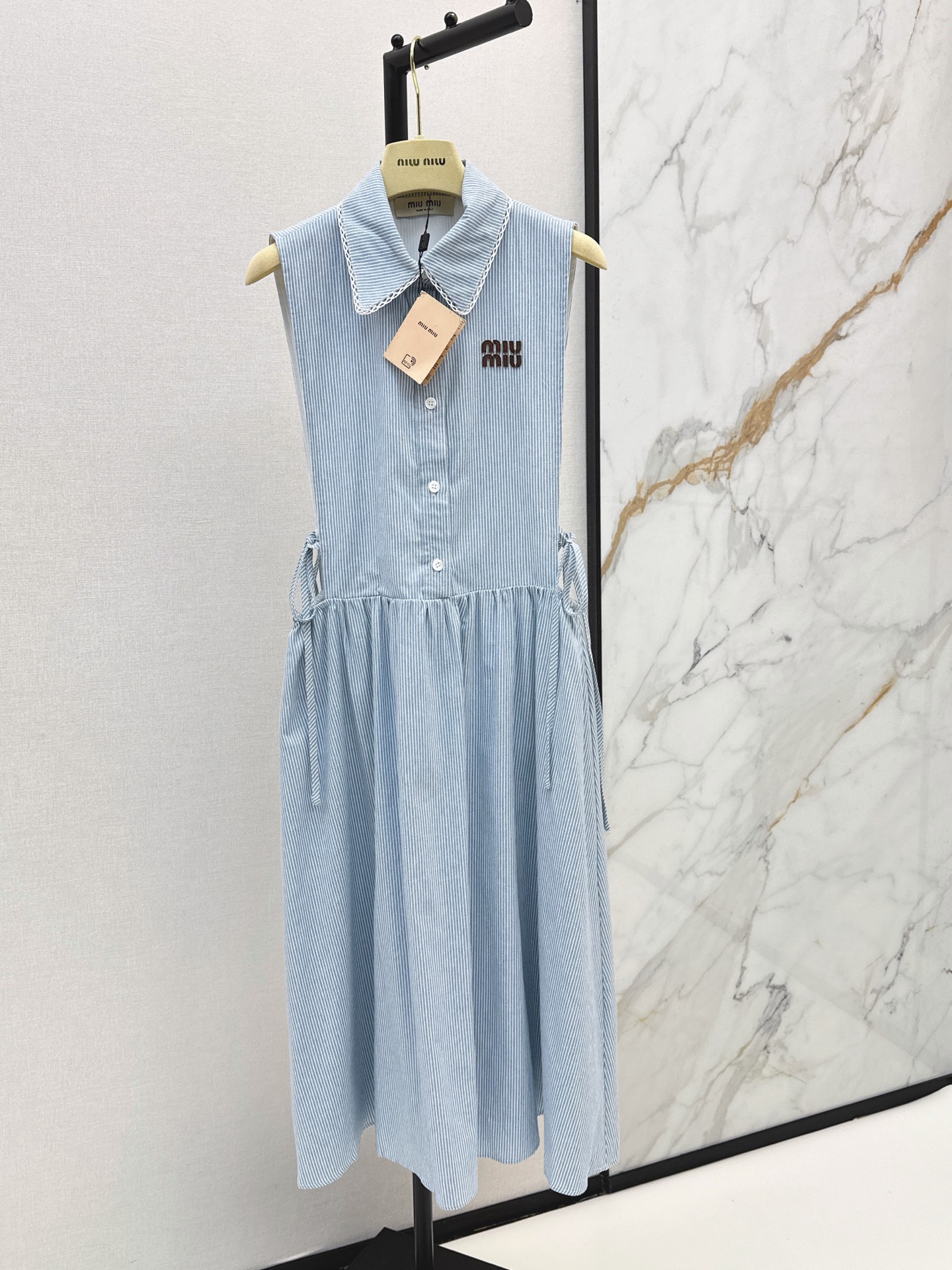 Miu New Sleeveless embroidered dress