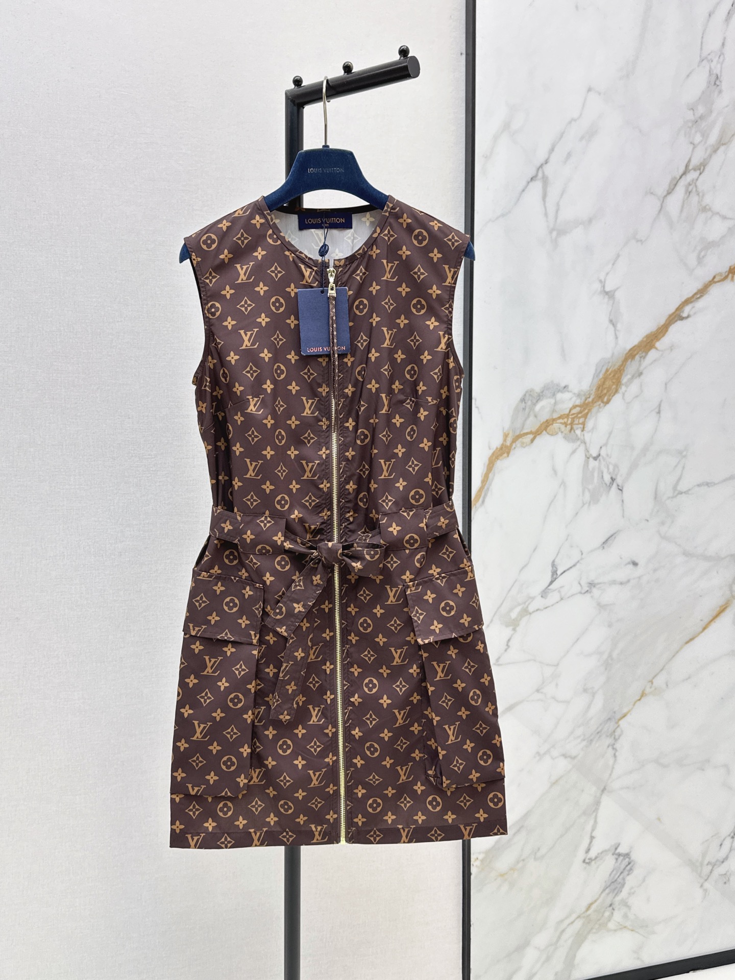 Louis New sleeveless dress