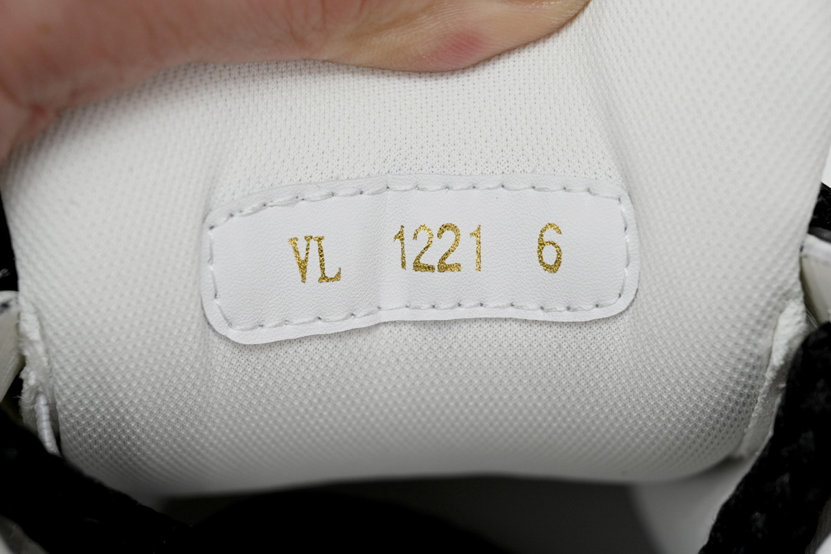 Pkkicks God Batch LOUIS VUITTON Black And White 1AB8SD