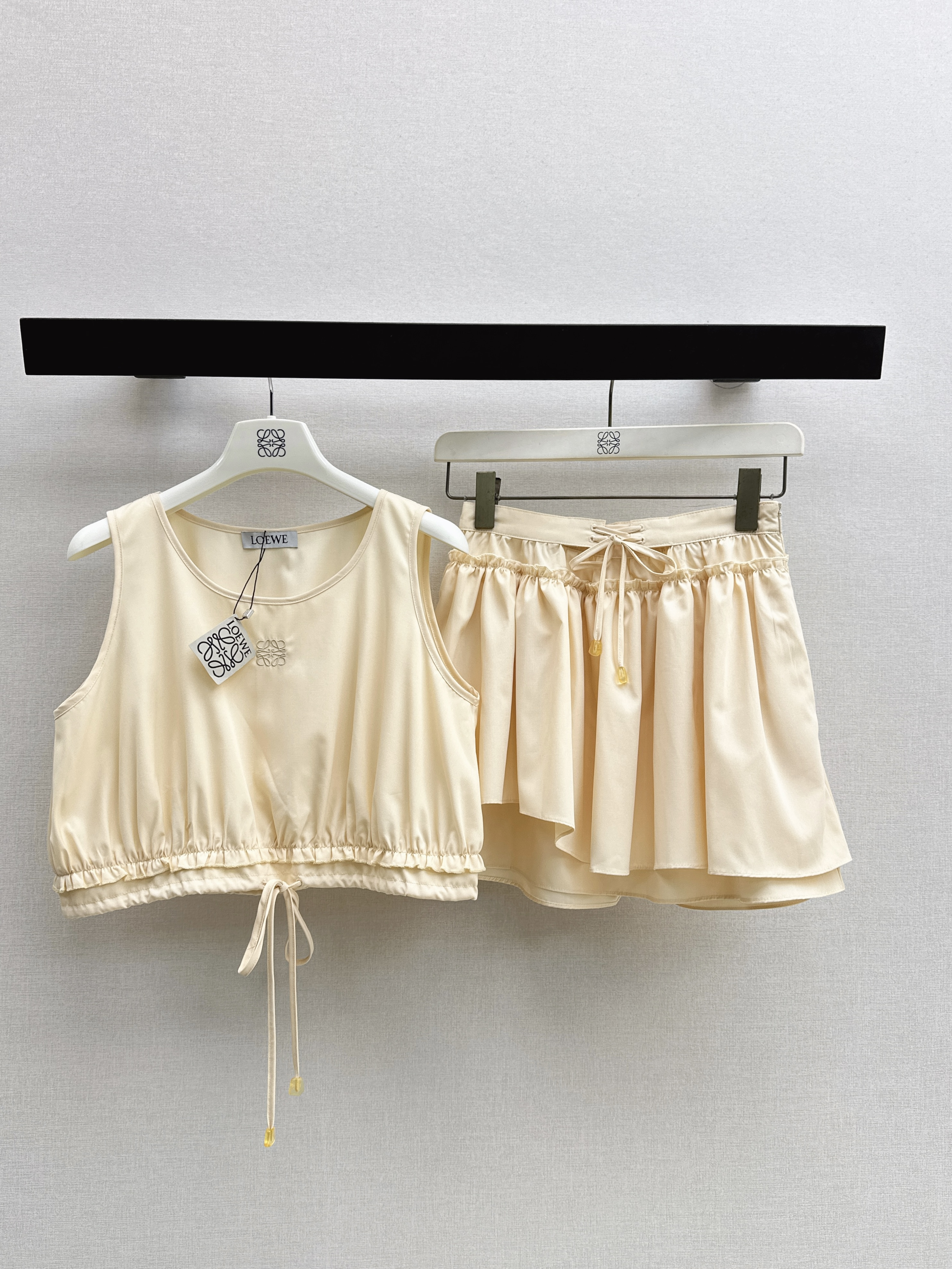 Loe New Sleeveless top+puffed skirt set