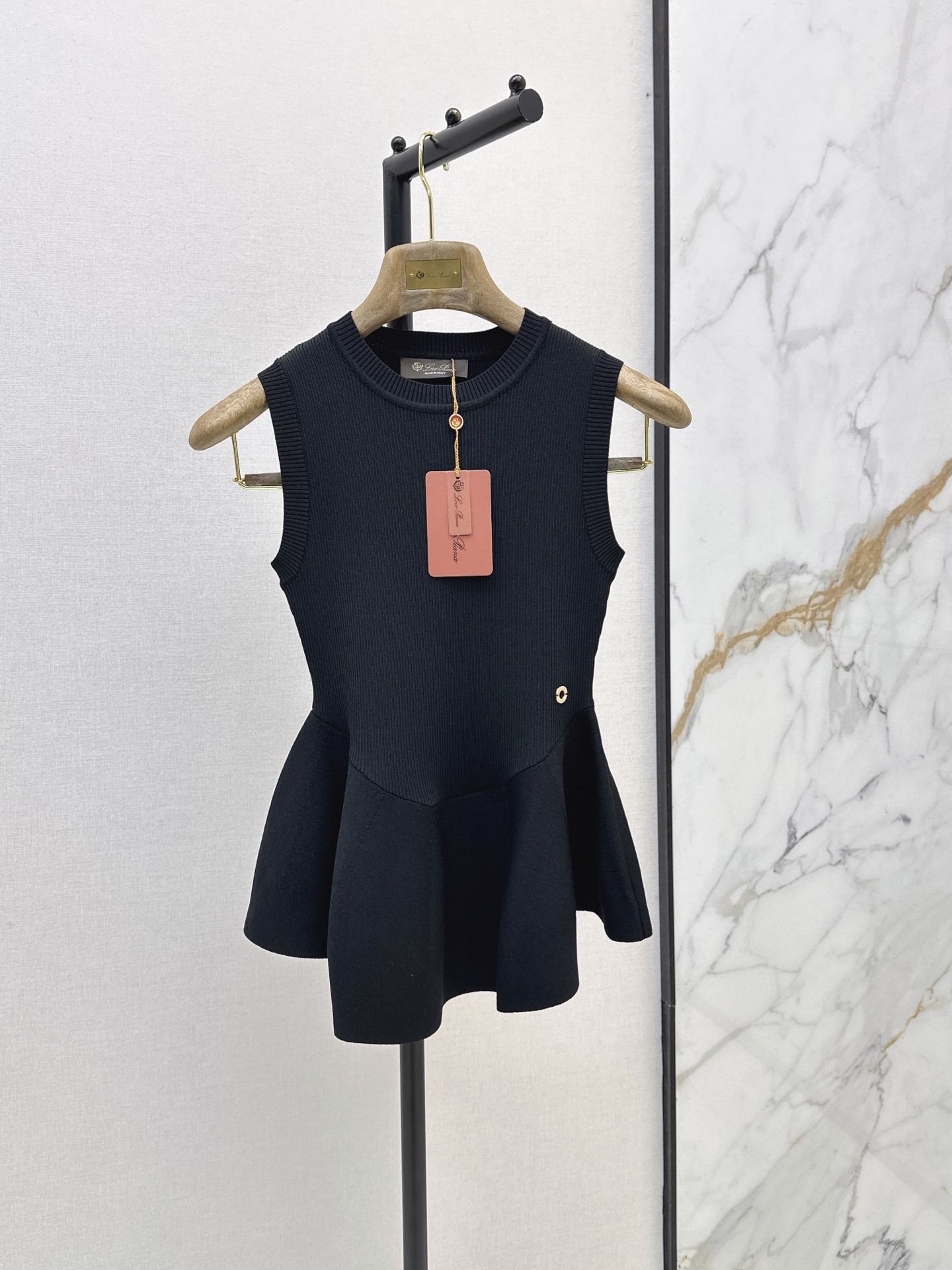 Loro New Sleeveless knitted vest