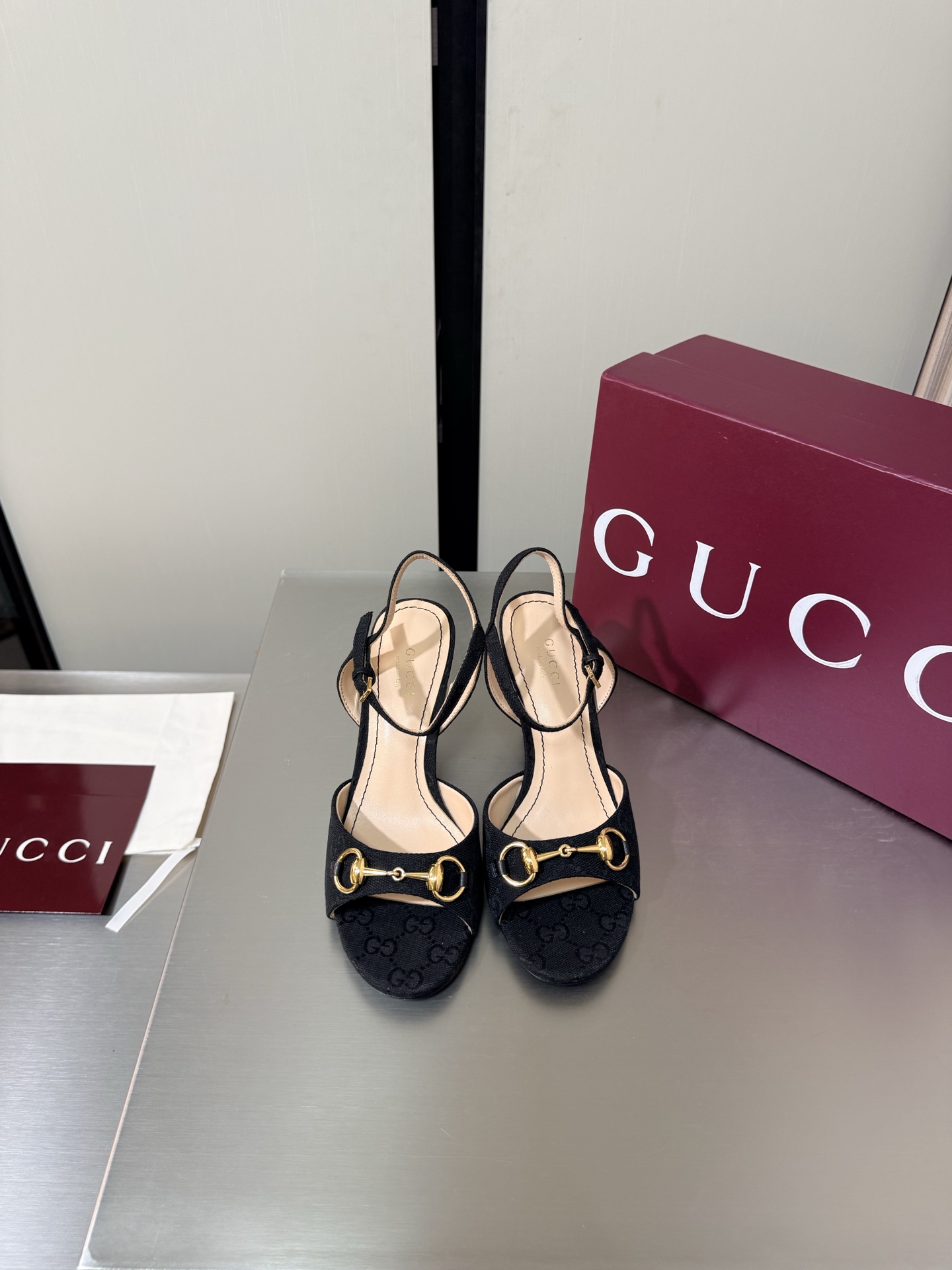 Gucc New Thin-heeled round-toe shoes