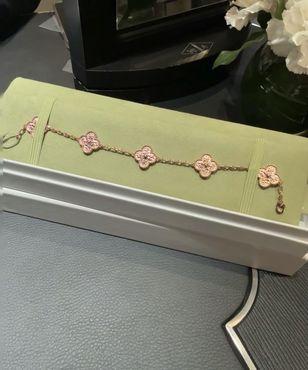 VCA  New Four-Leaf Clover Gold Foil Five-Color Bracelet